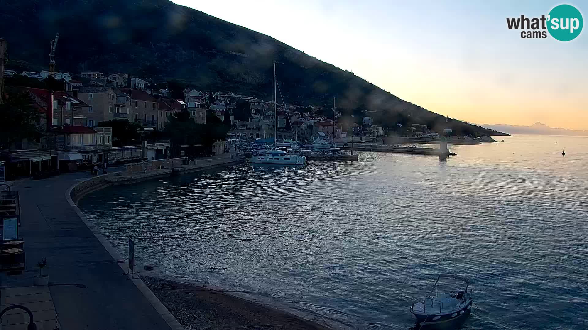 Webcam Bol Centro e Marina – Vista live dal porto di Bol