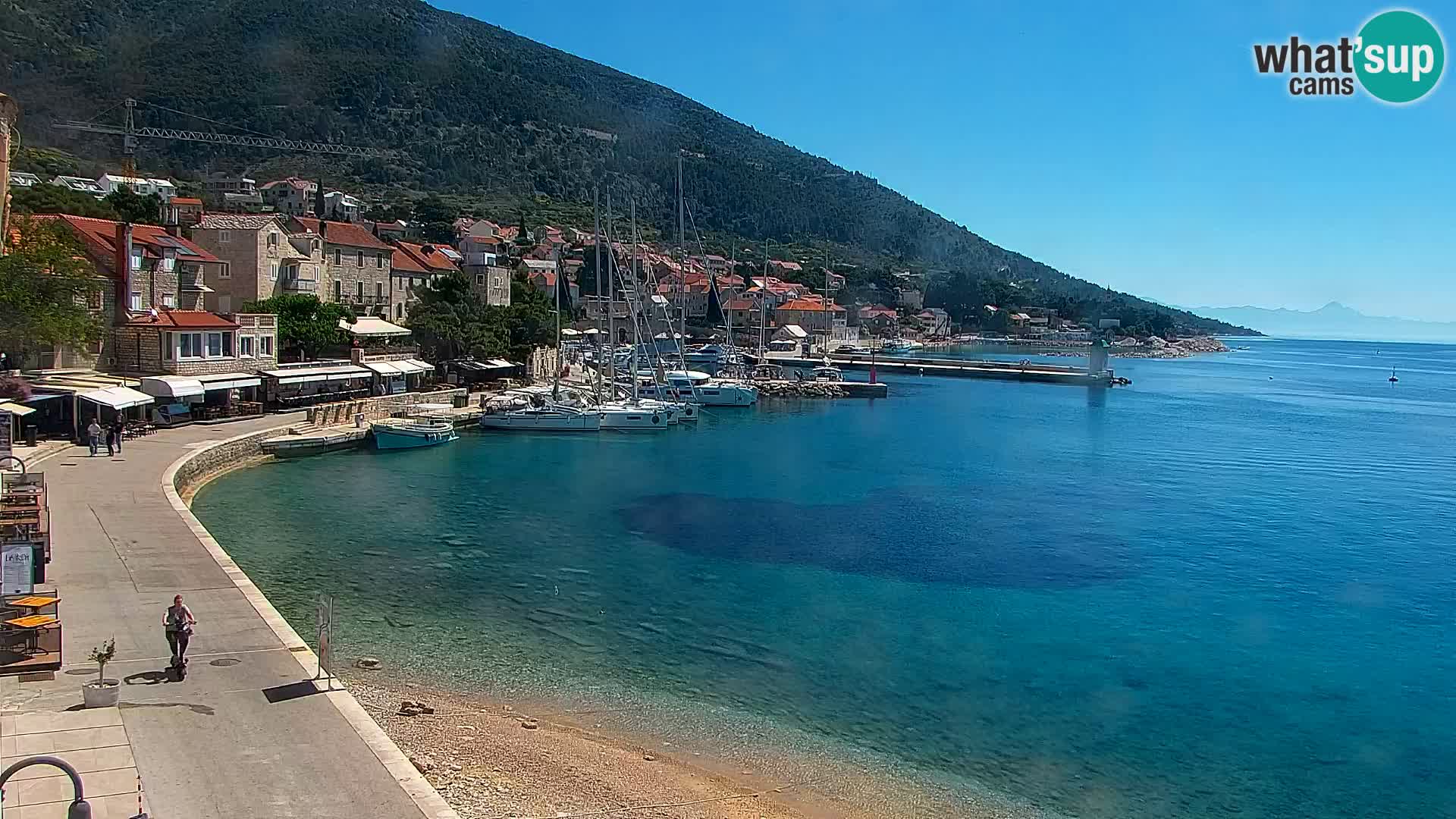 Web kamera Bol – Centar mjesta i marina | Pogled uživo