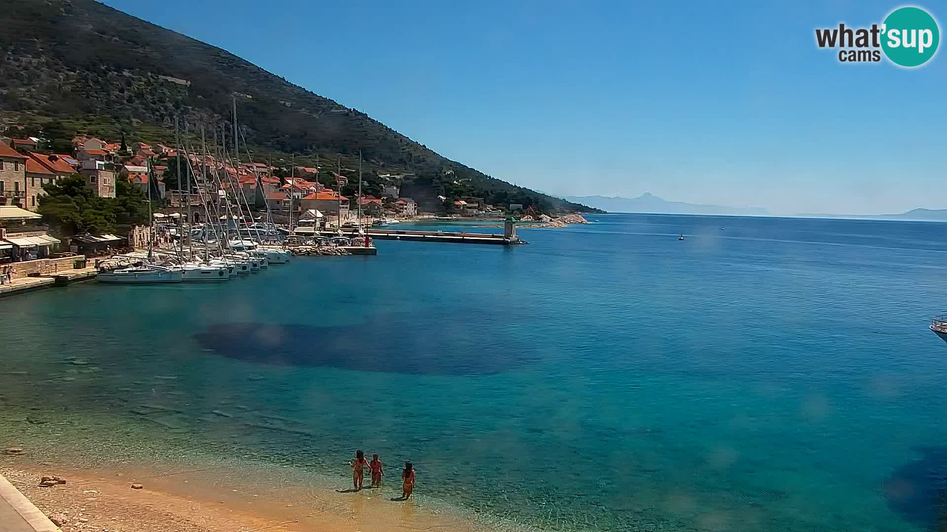 Webcam Bol Town Center & Marina – Live View from Bol, Brač