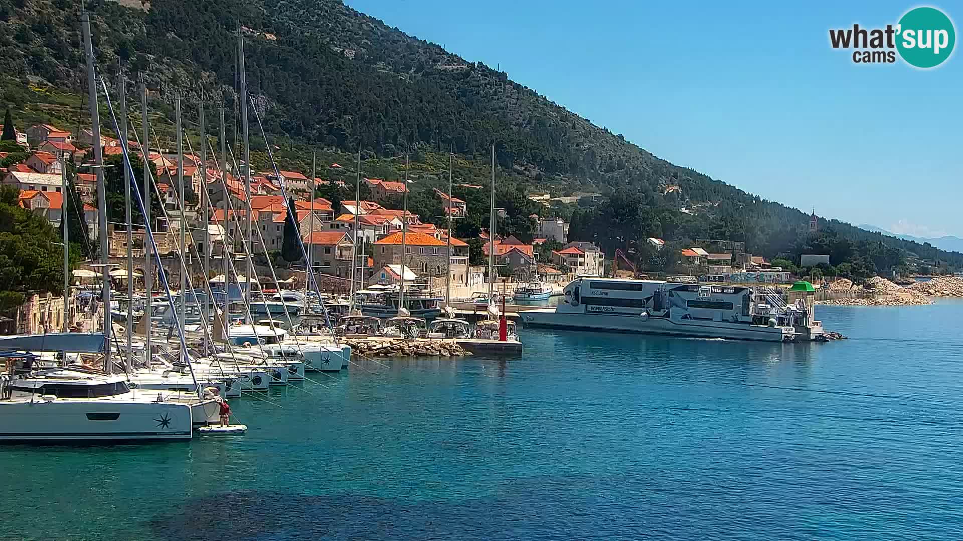 Webcam Bol Centro e Marina – Vista live dal porto di Bol