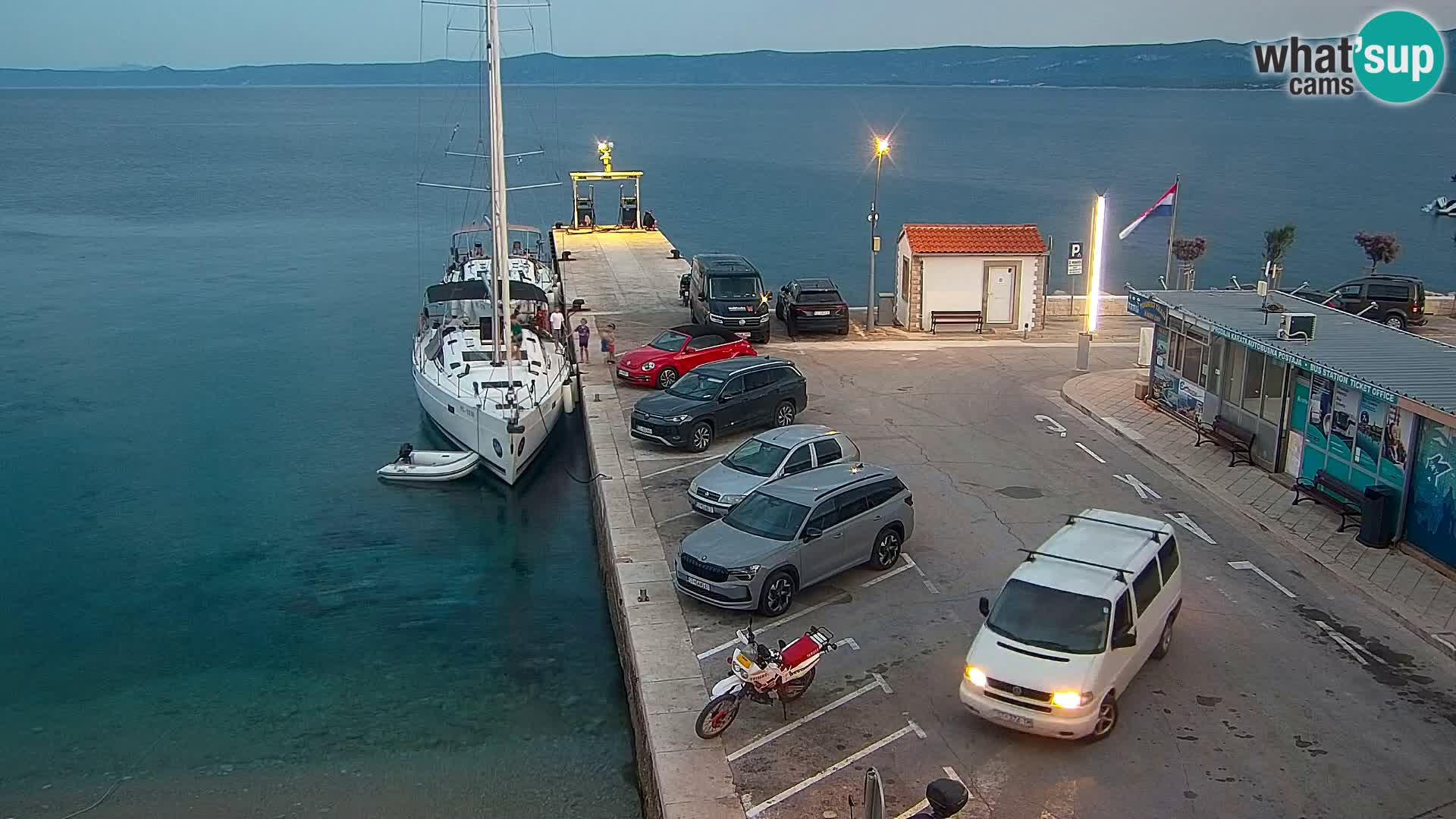 Webcam Bol Centro e Marina – Vista live dal porto di Bol