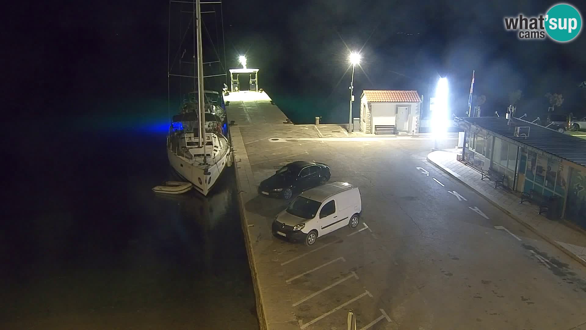 Web kamera Bol – Centar mjesta i marina | Pogled uživo