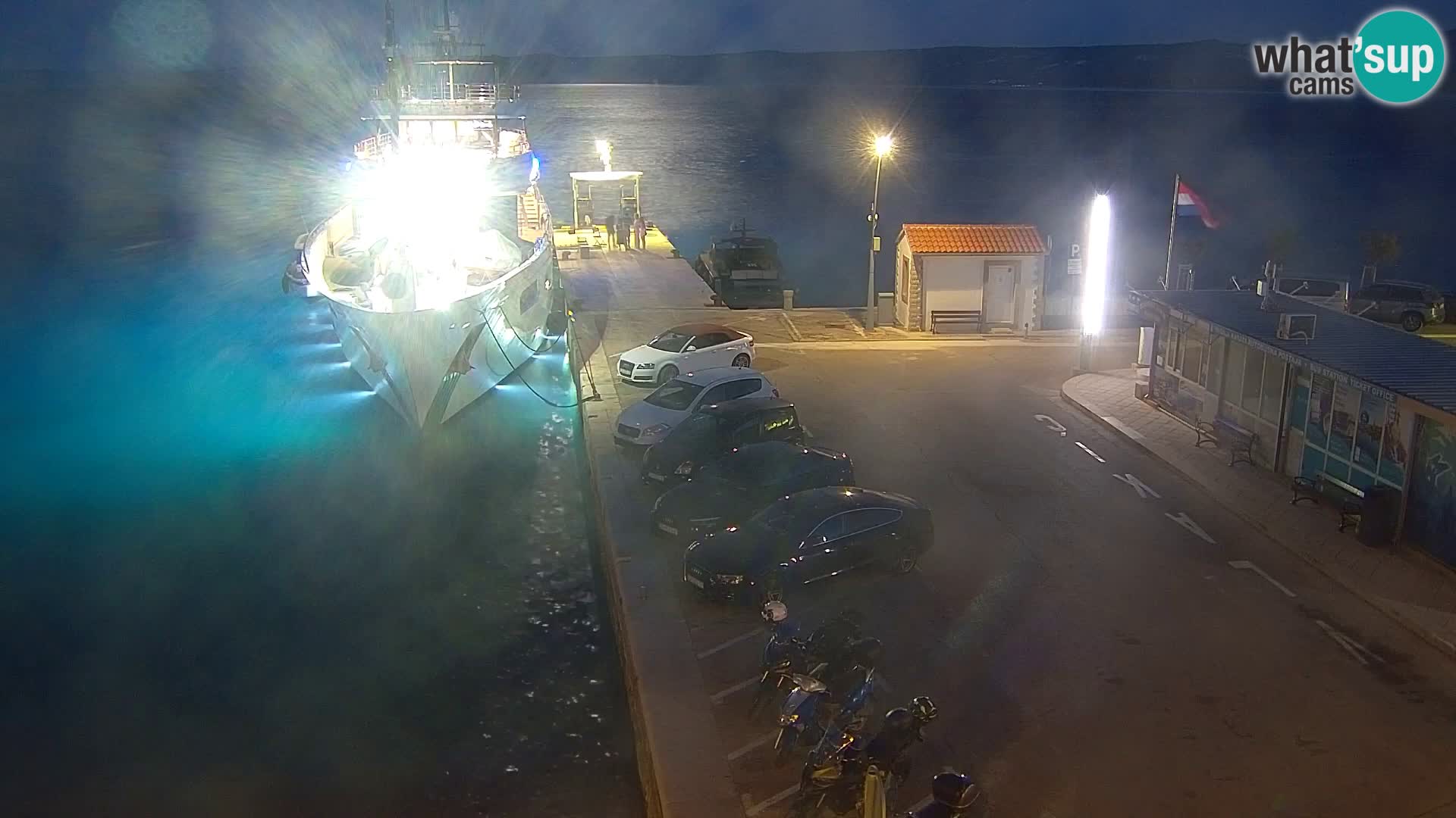 Webcam Bol Centro e Marina – Vista live dal porto di Bol