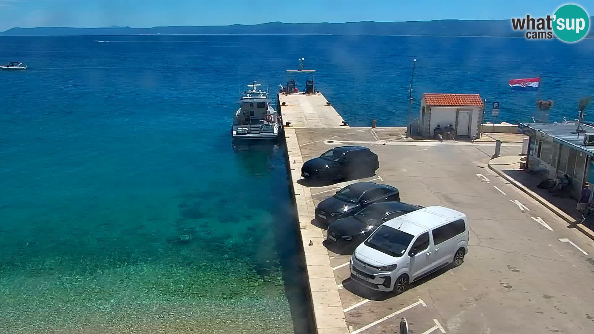 Web kamera Bol – Centar mjesta i marina | Pogled uživo