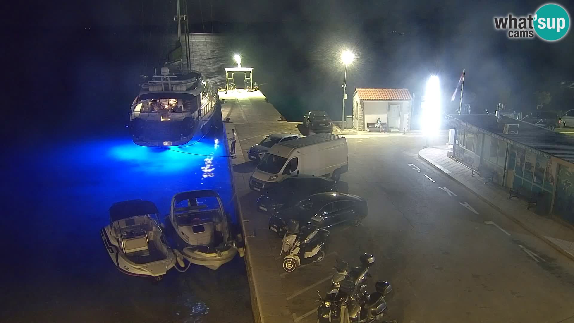 Webcam Bol Centro e Marina – Vista live dal porto di Bol