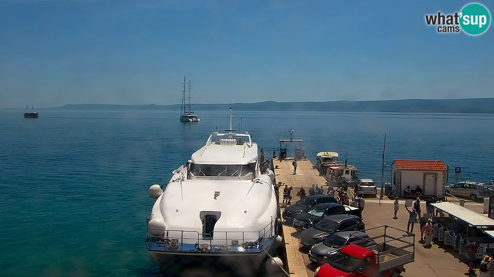 Webcam Bol Centro e Marina – Vista live dal porto di Bol