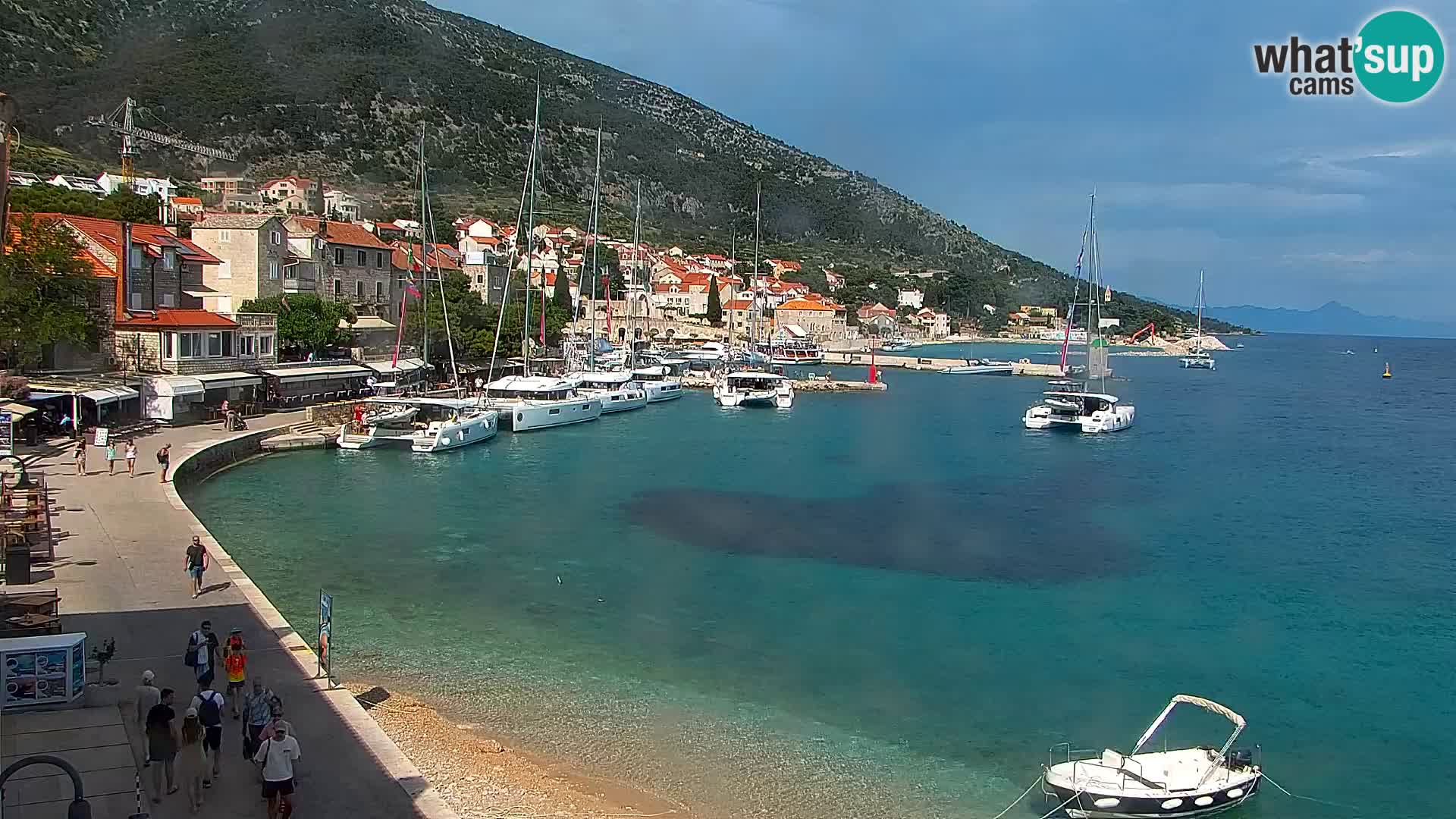 Web kamera Bol – Centar mjesta i marina | Pogled uživo