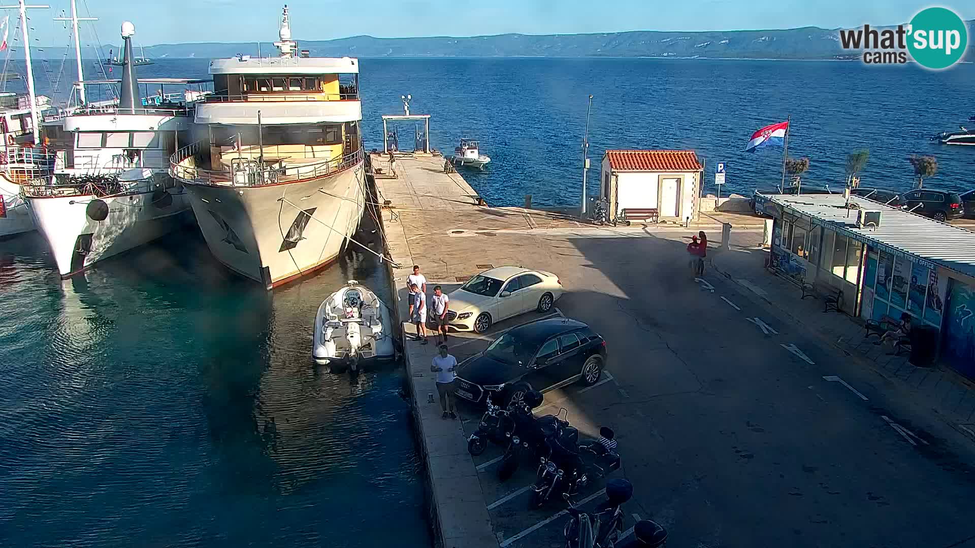Webcam Bol Hafen & Ortszentrum – Liveblick aus Bol auf der Insel Brač