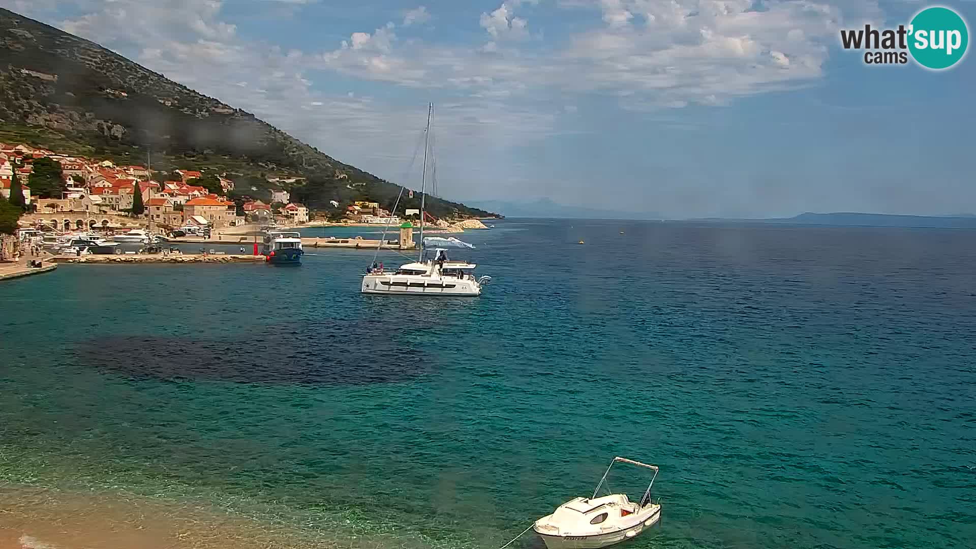 Web kamera Bol – Centar mjesta i marina | Pogled uživo