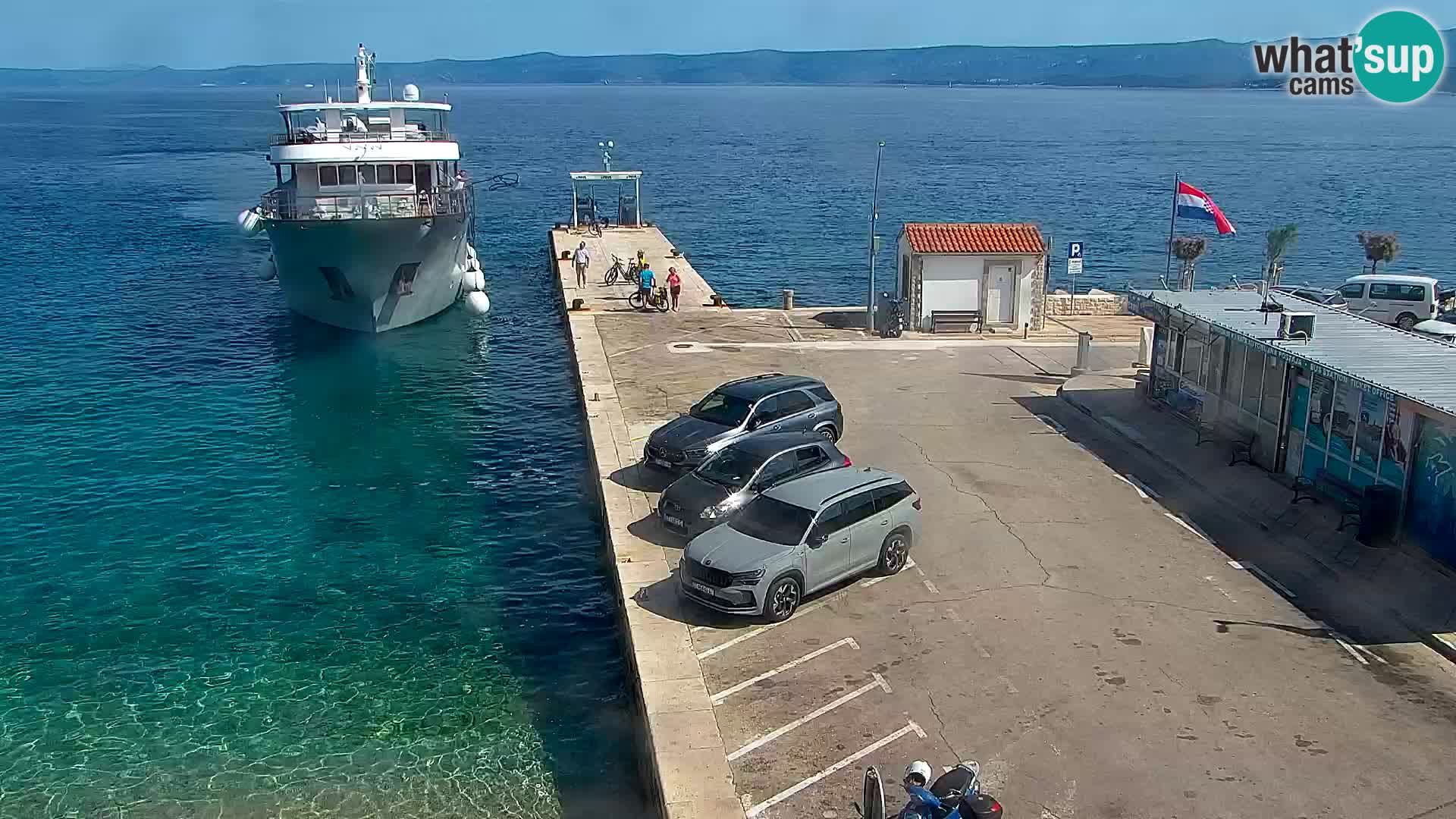 Web kamera Bol – Centar mjesta i marina | Pogled uživo