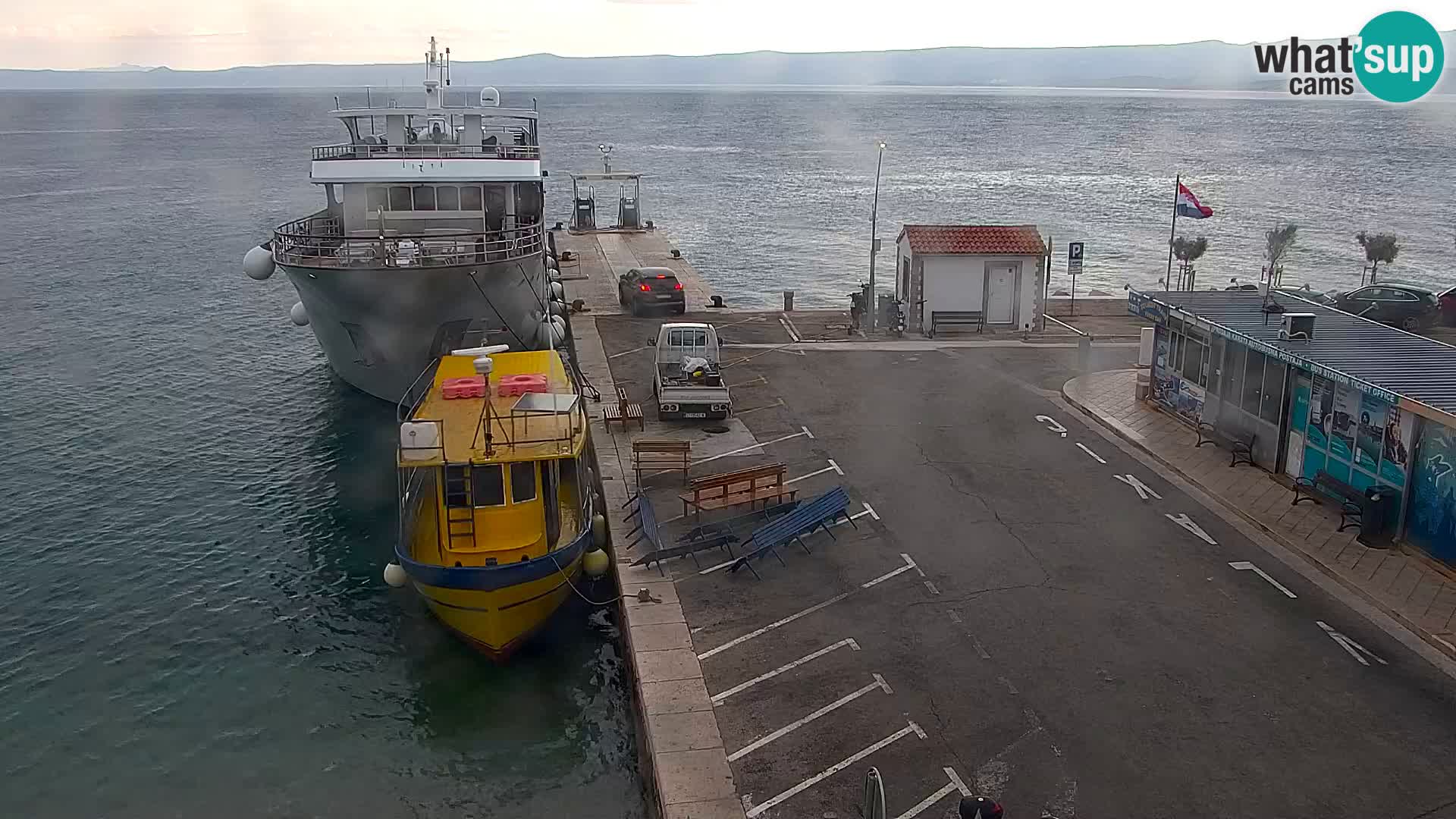 Webcam Bol Centro e Marina – Vista live dal porto di Bol