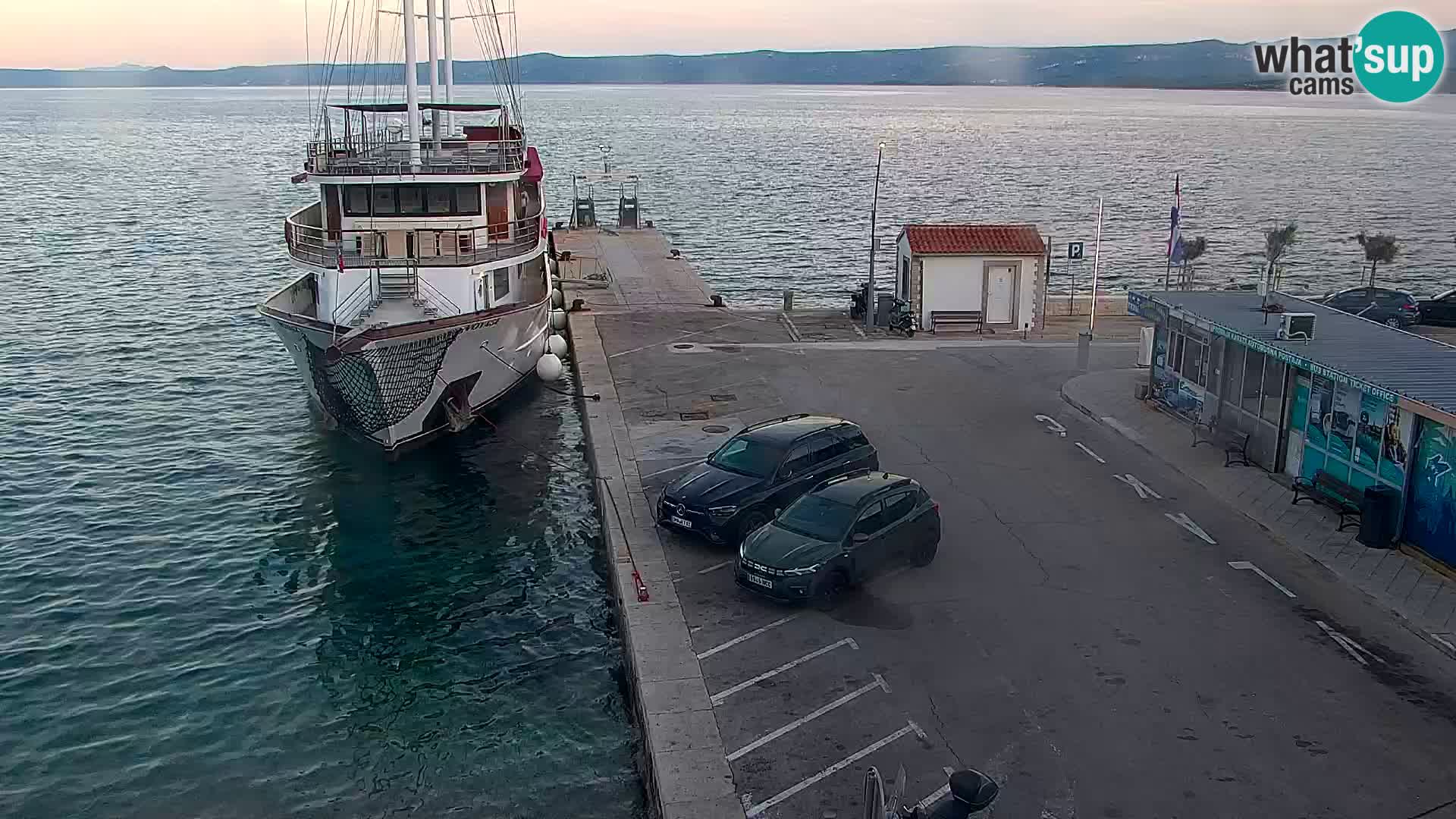 Webcam Bol Hafen & Ortszentrum – Liveblick aus Bol auf der Insel Brač