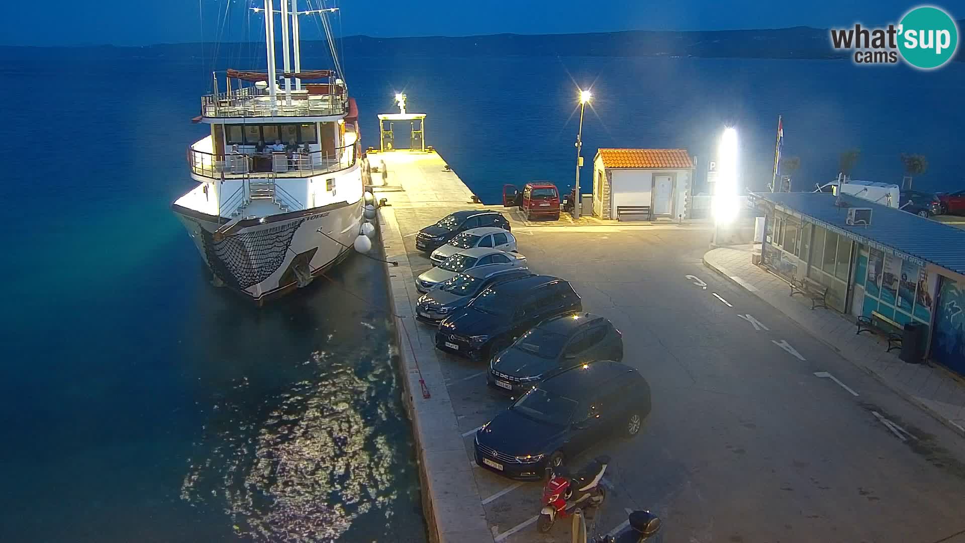 Webcam Bol Town Center & Marina – Live View from Bol, Brač