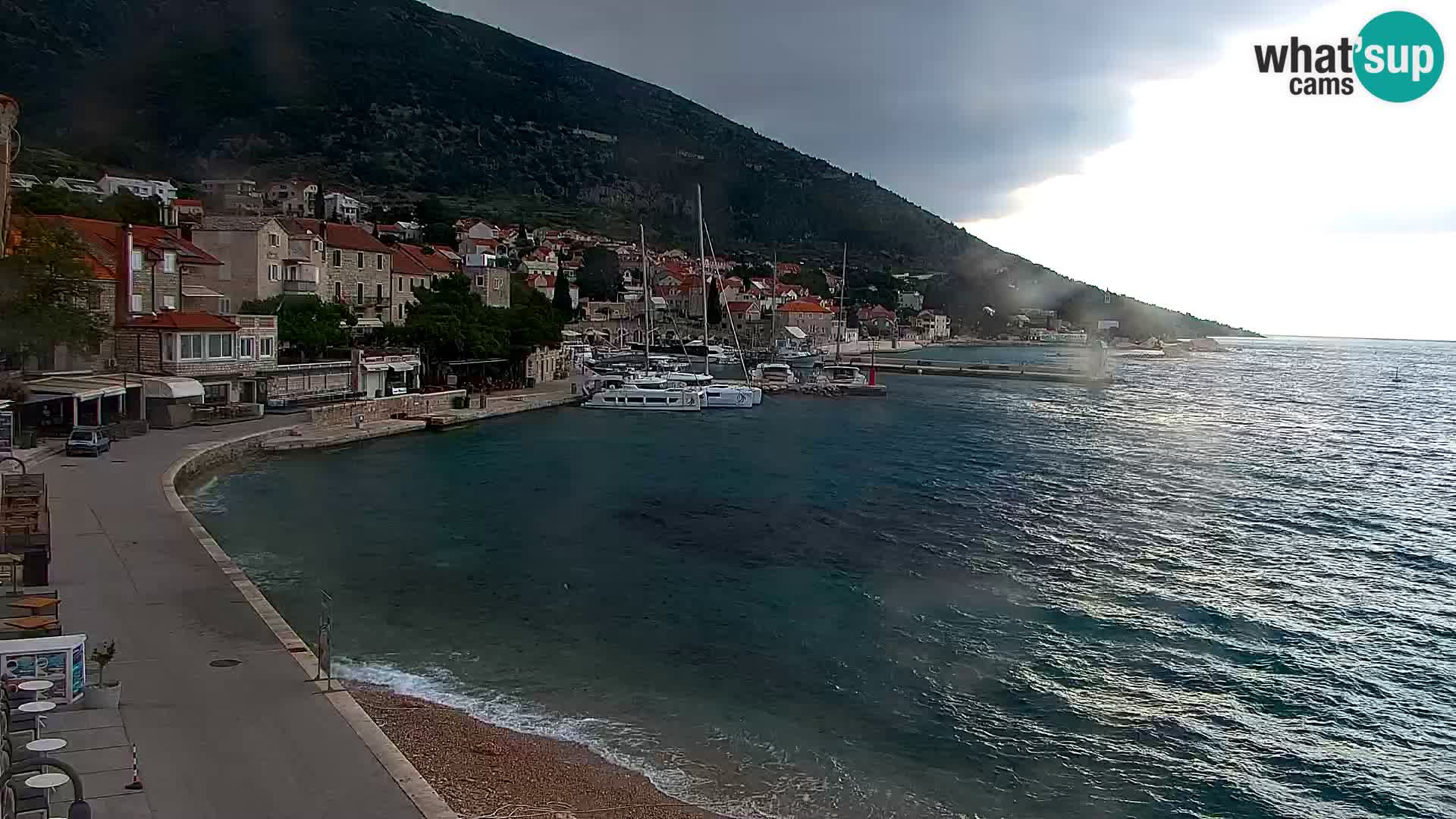 Web kamera Bol – Centar mjesta i marina | Pogled uživo