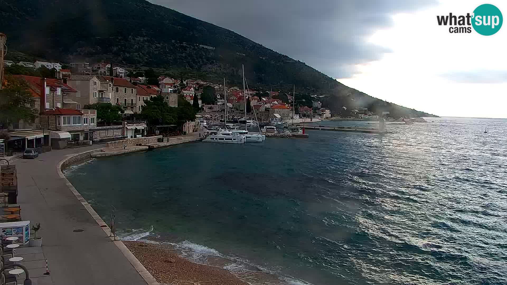 Web kamera Bol – Centar mjesta i marina | Pogled uživo