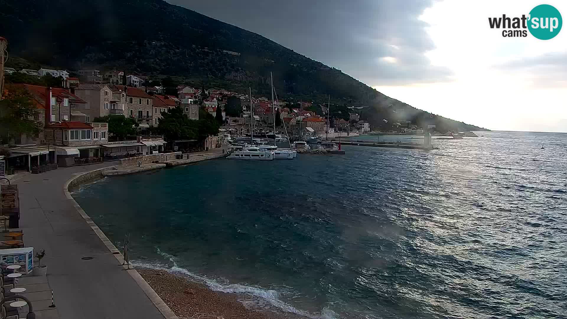Web kamera Bol – Centar mjesta i marina | Pogled uživo