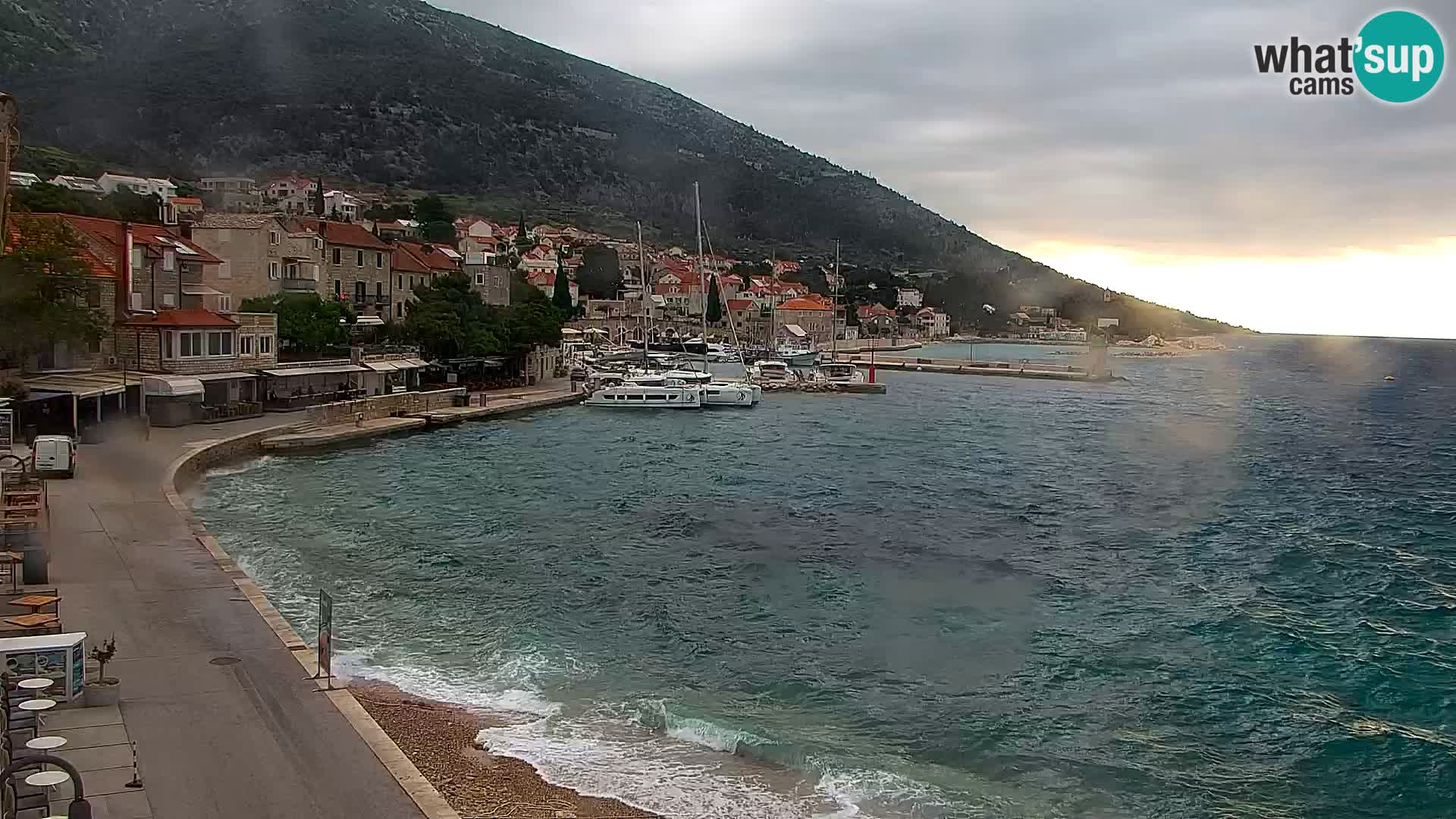 Webcam Bol Centro e Marina – Vista live dal porto di Bol