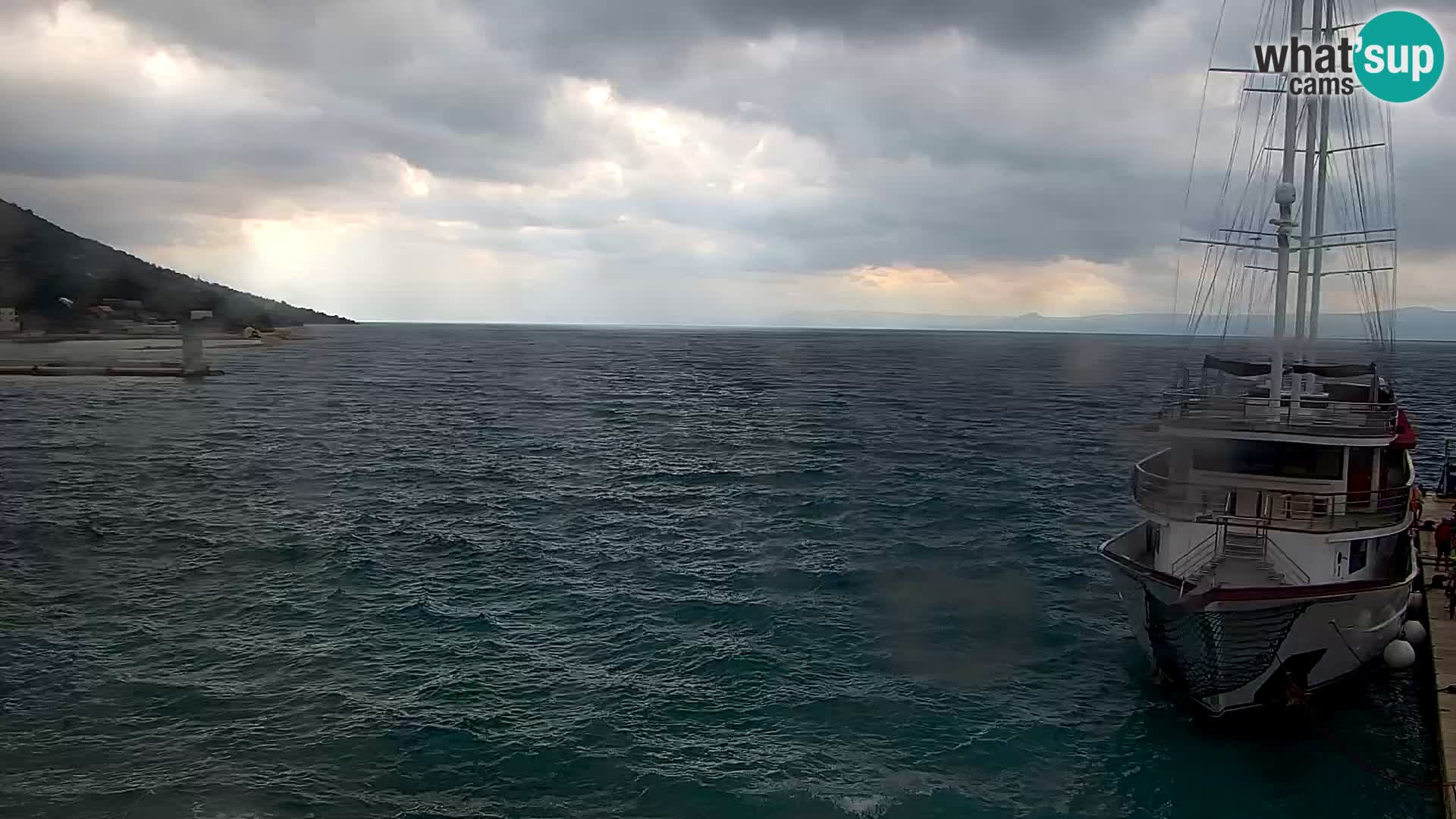 Webcam Bol Centro e Marina – Vista live dal porto di Bol