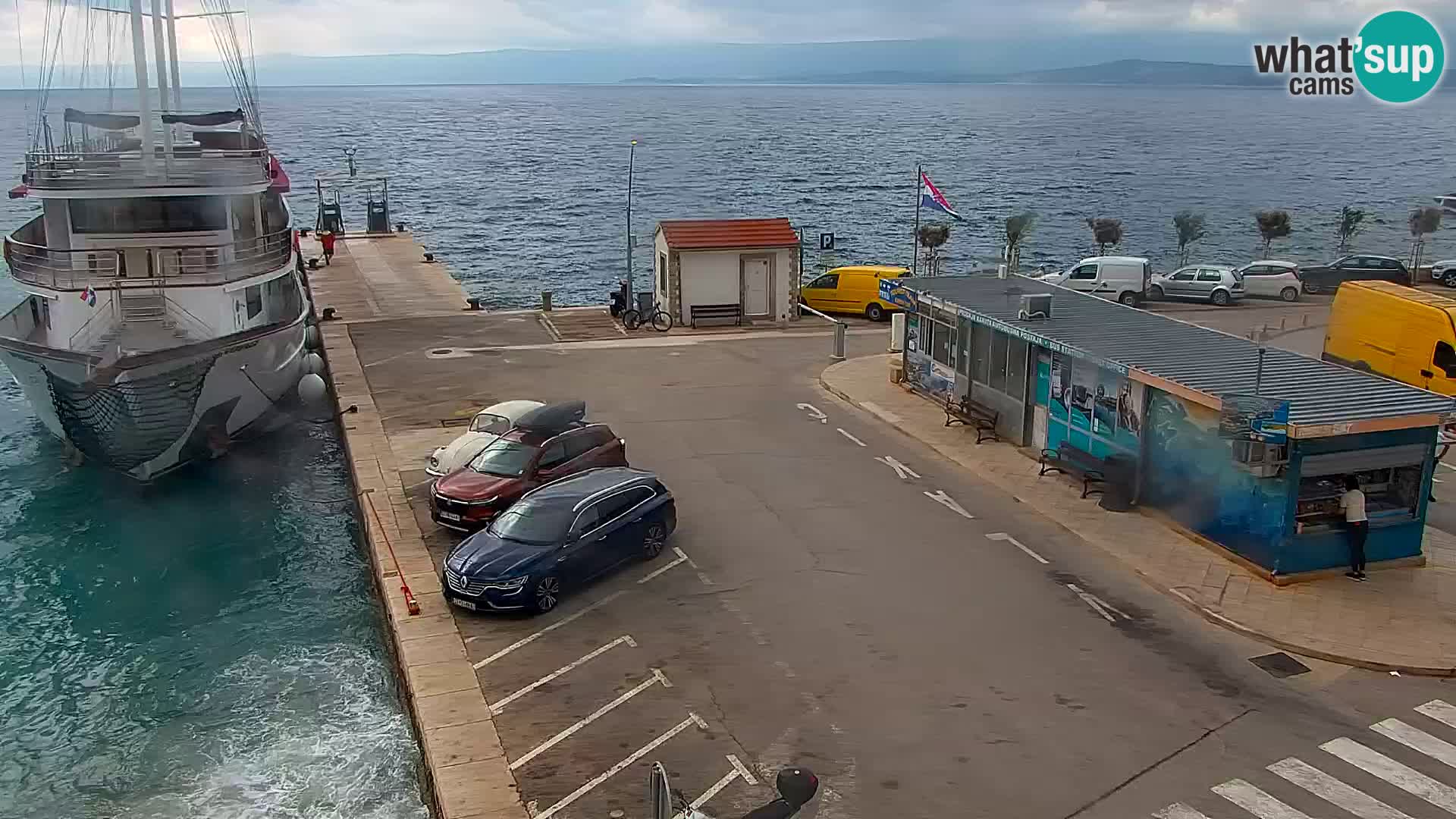 Webcam Bol Centro e Marina – Vista live dal porto di Bol