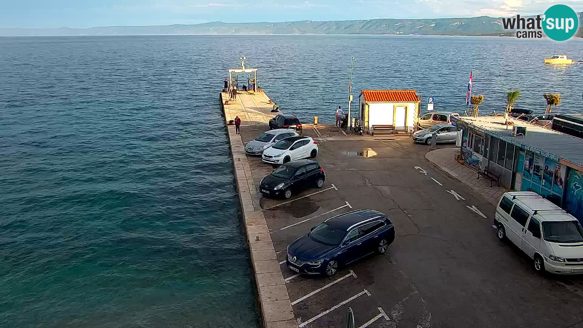 Webcam Bol Centro e Marina – Vista live dal porto di Bol