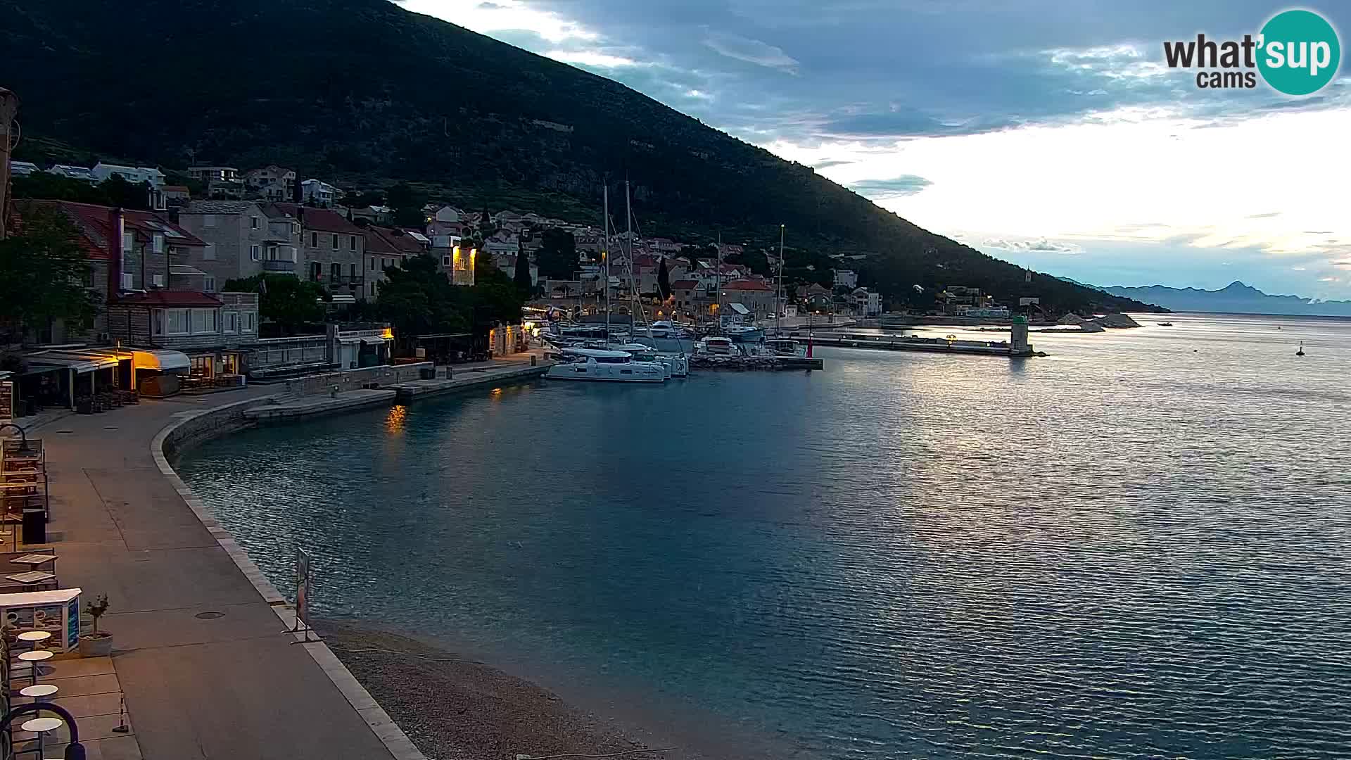 Webcam Bol Centro e Marina – Vista live dal porto di Bol
