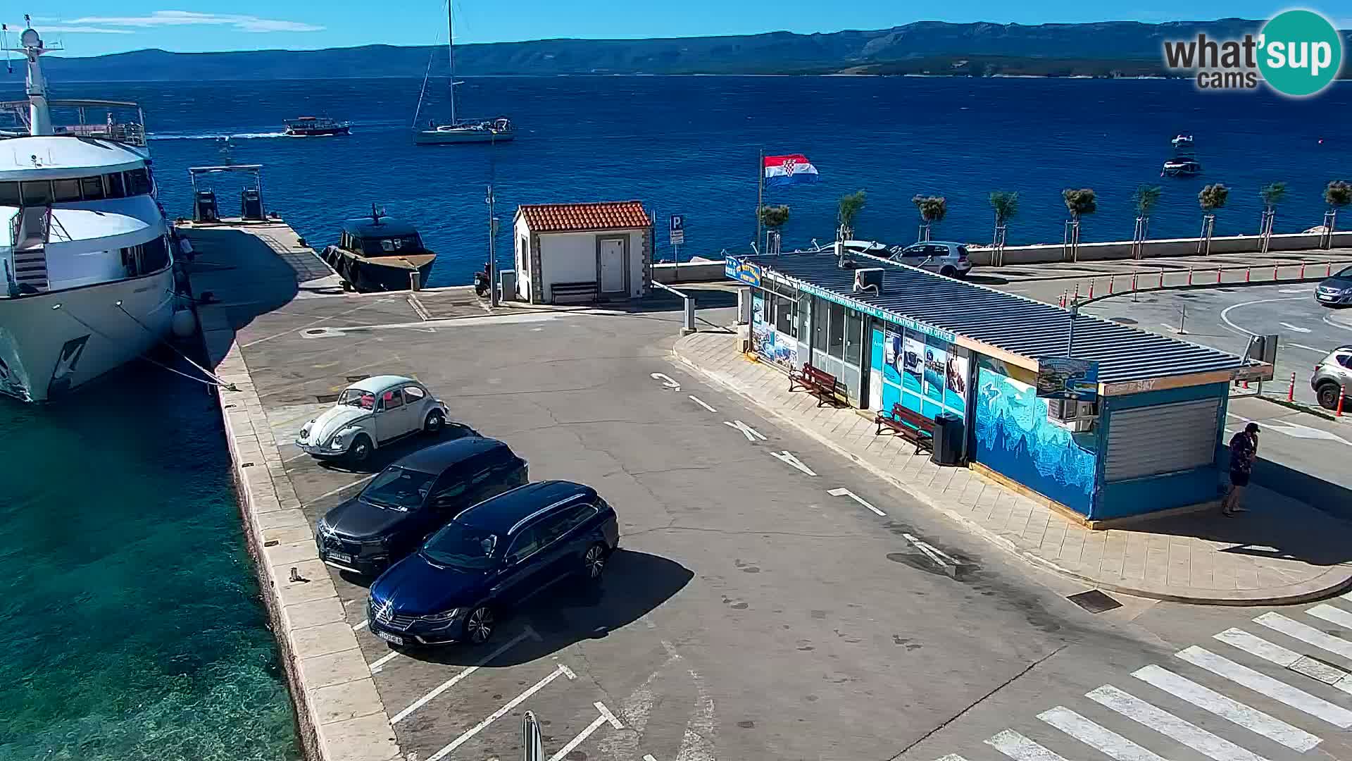 Web kamera Bol – Centar mjesta i marina | Pogled uživo