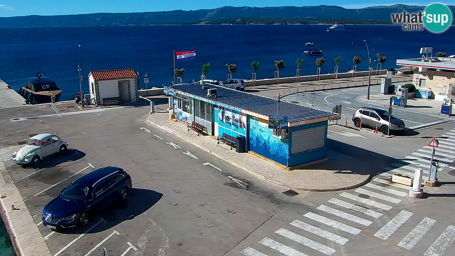 Web kamera Bol – Centar mjesta i marina | Pogled uživo