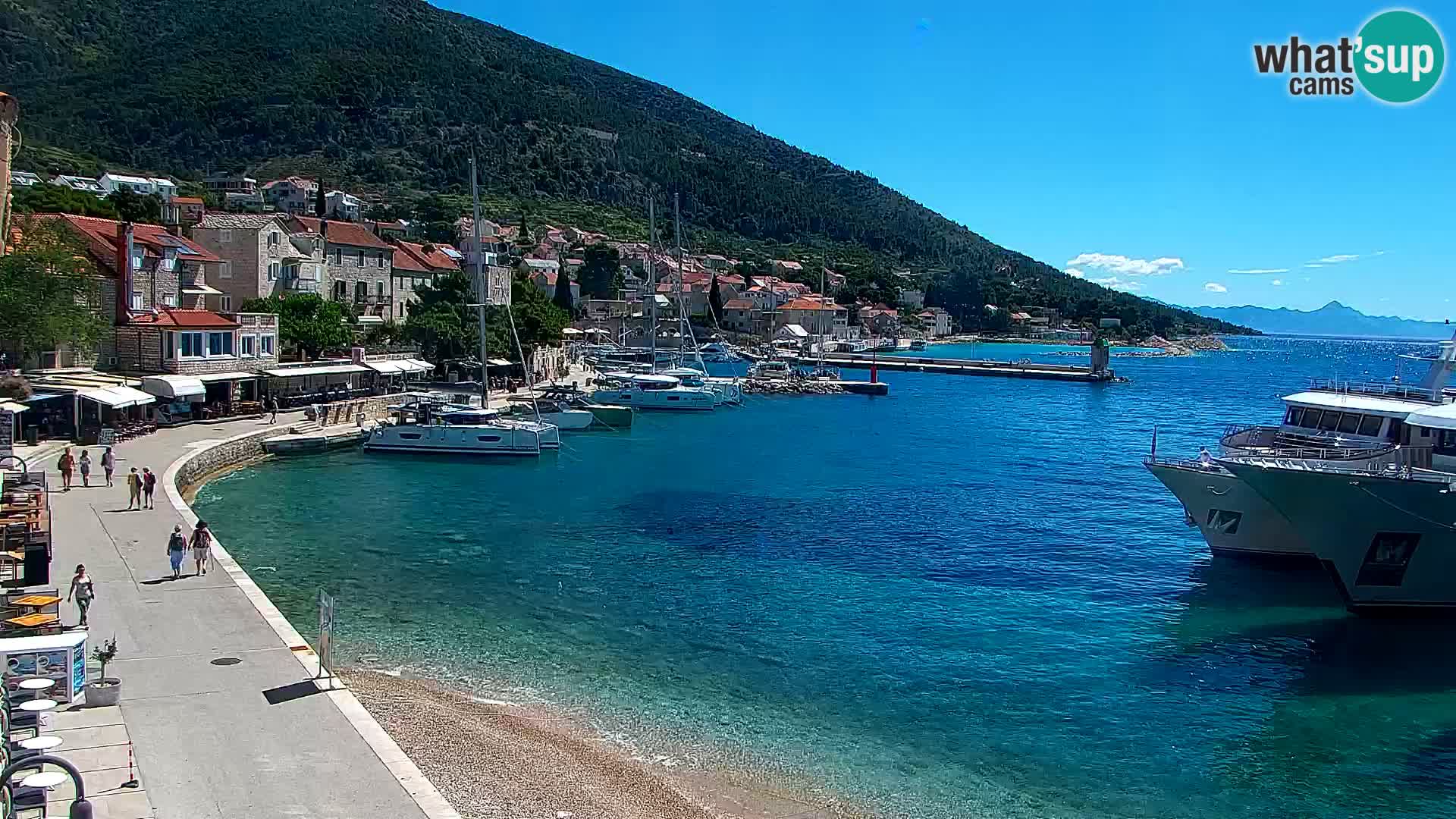 Web kamera Bol – Centar mjesta i marina | Pogled uživo