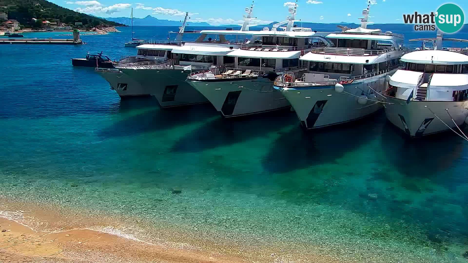 Web kamera Bol – Centar mjesta i marina | Pogled uživo