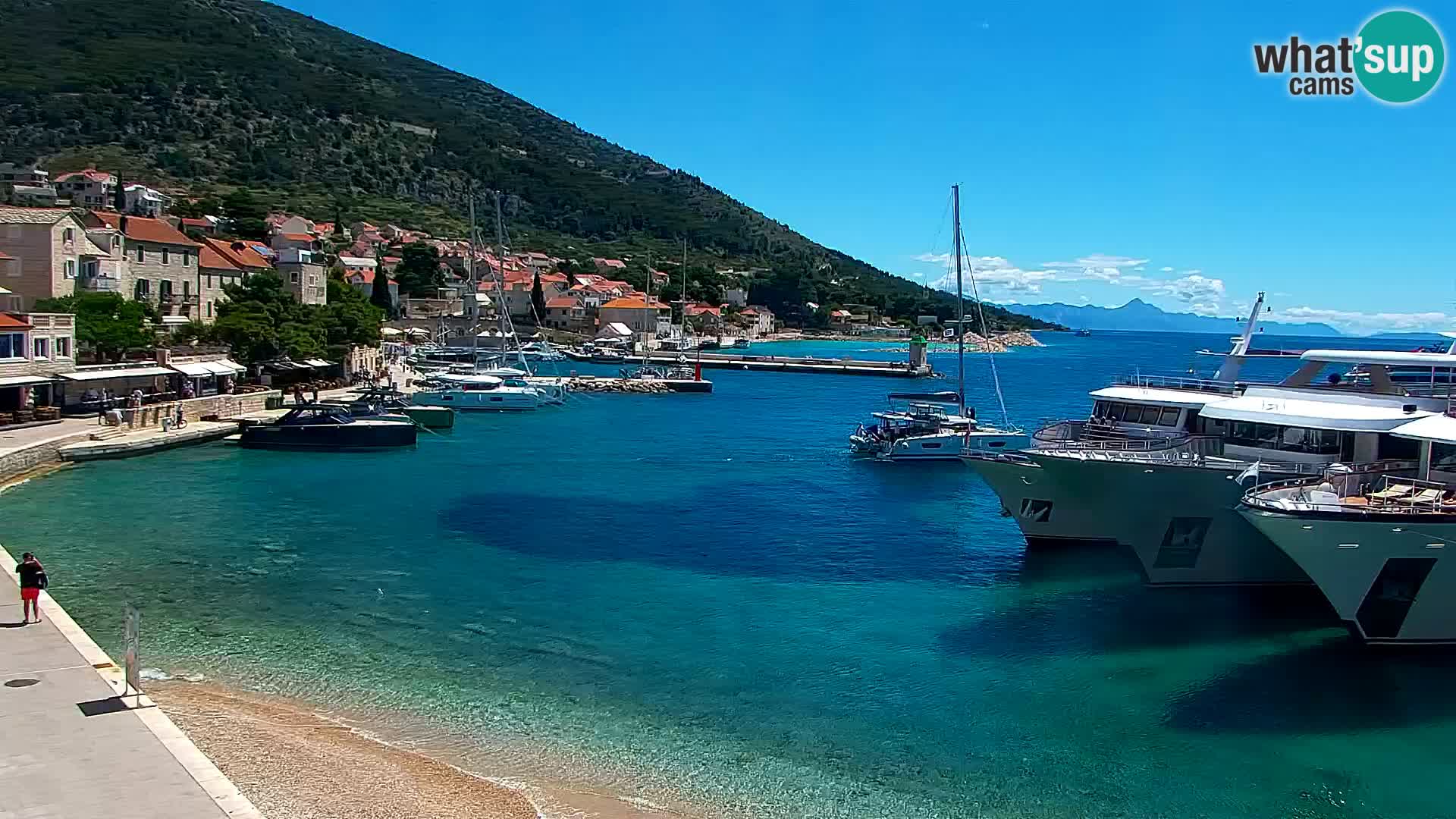 Webcam Bol Centro e Marina – Vista live dal porto di Bol