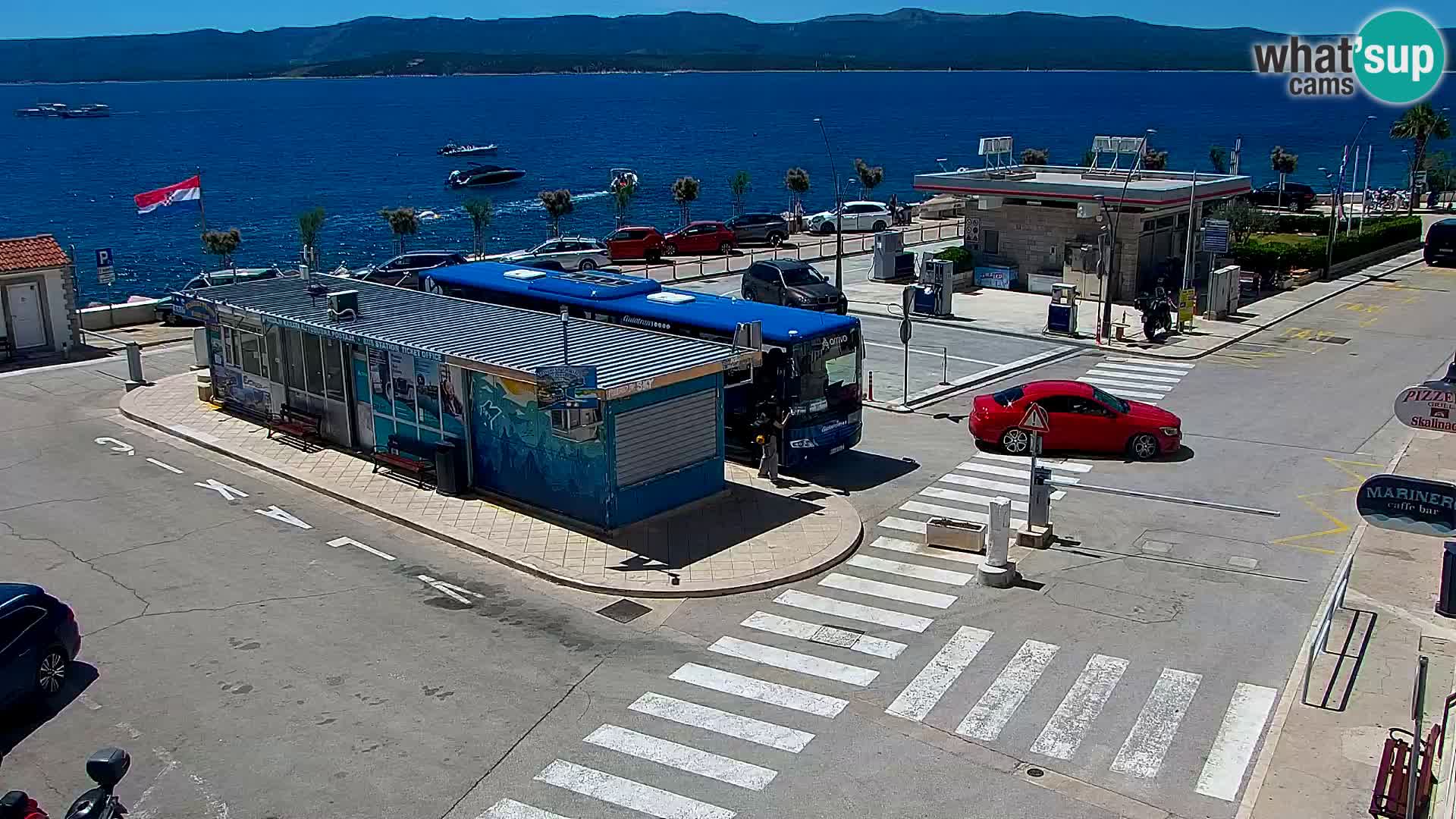 Web kamera Bol – Centar mjesta i marina | Pogled uživo