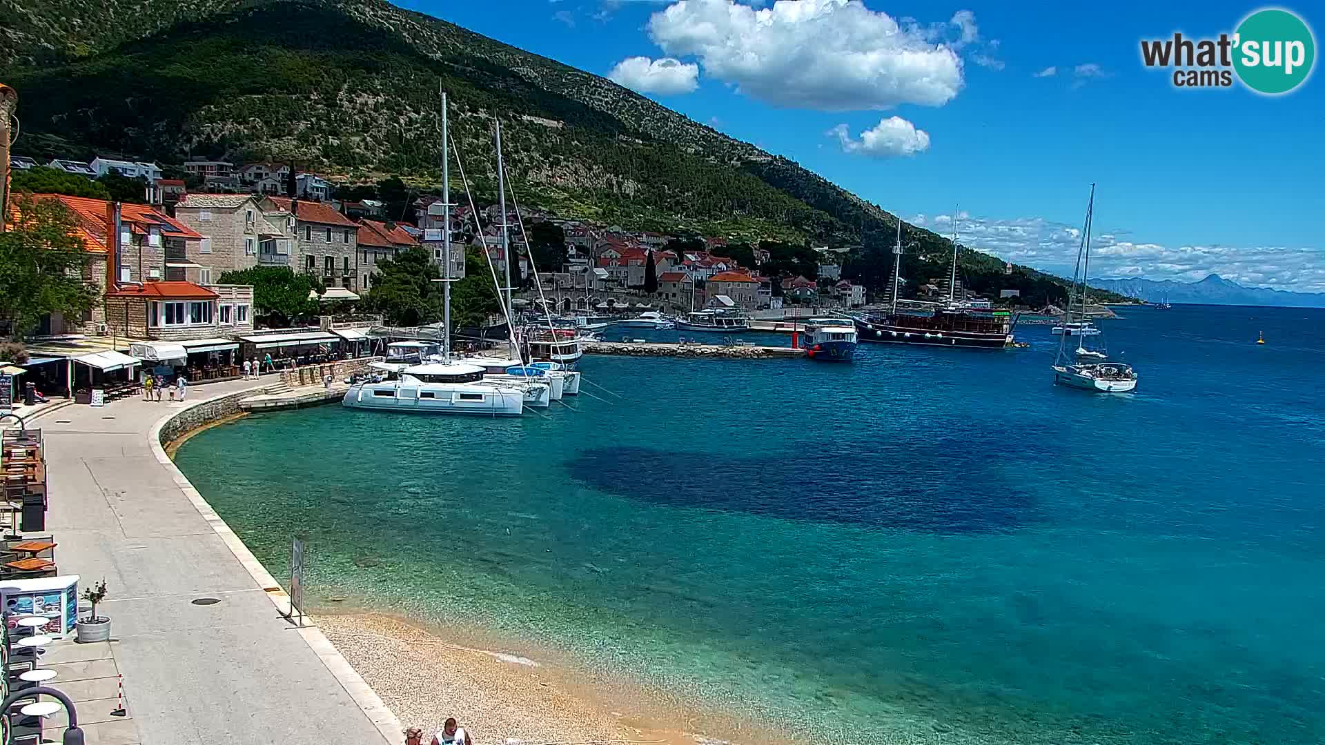 Web kamera Bol – Centar mjesta i marina | Pogled uživo