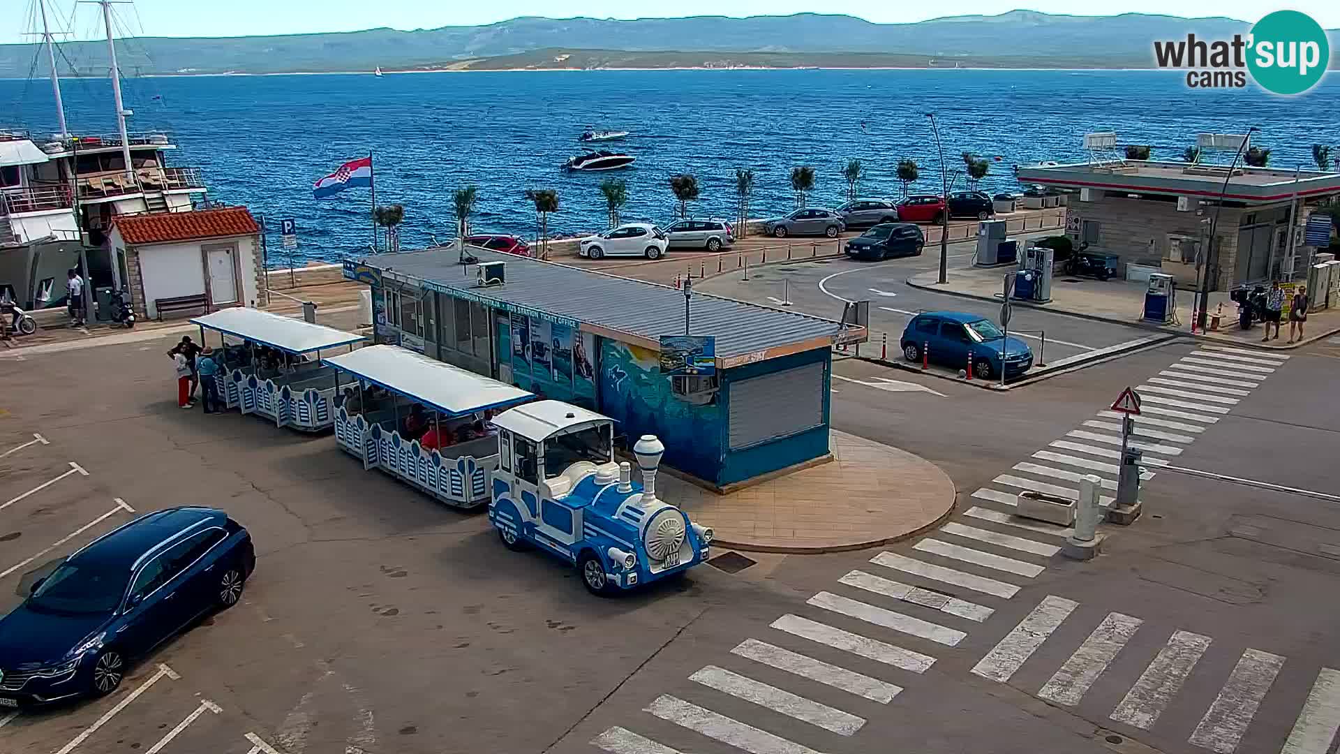 Web kamera Bol – Centar mjesta i marina | Pogled uživo