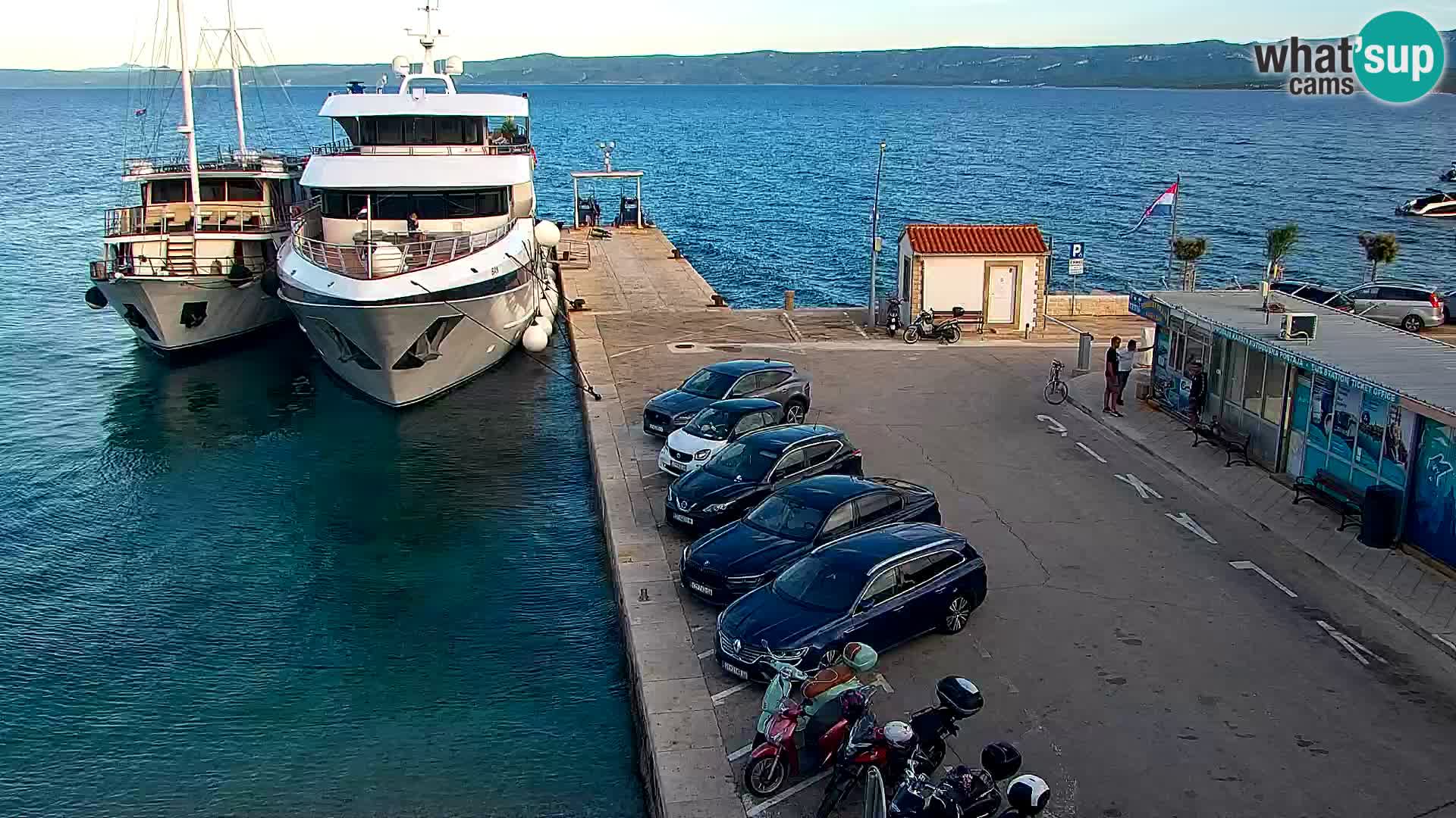 Webcam Bol Centro e Marina – Vista live dal porto di Bol