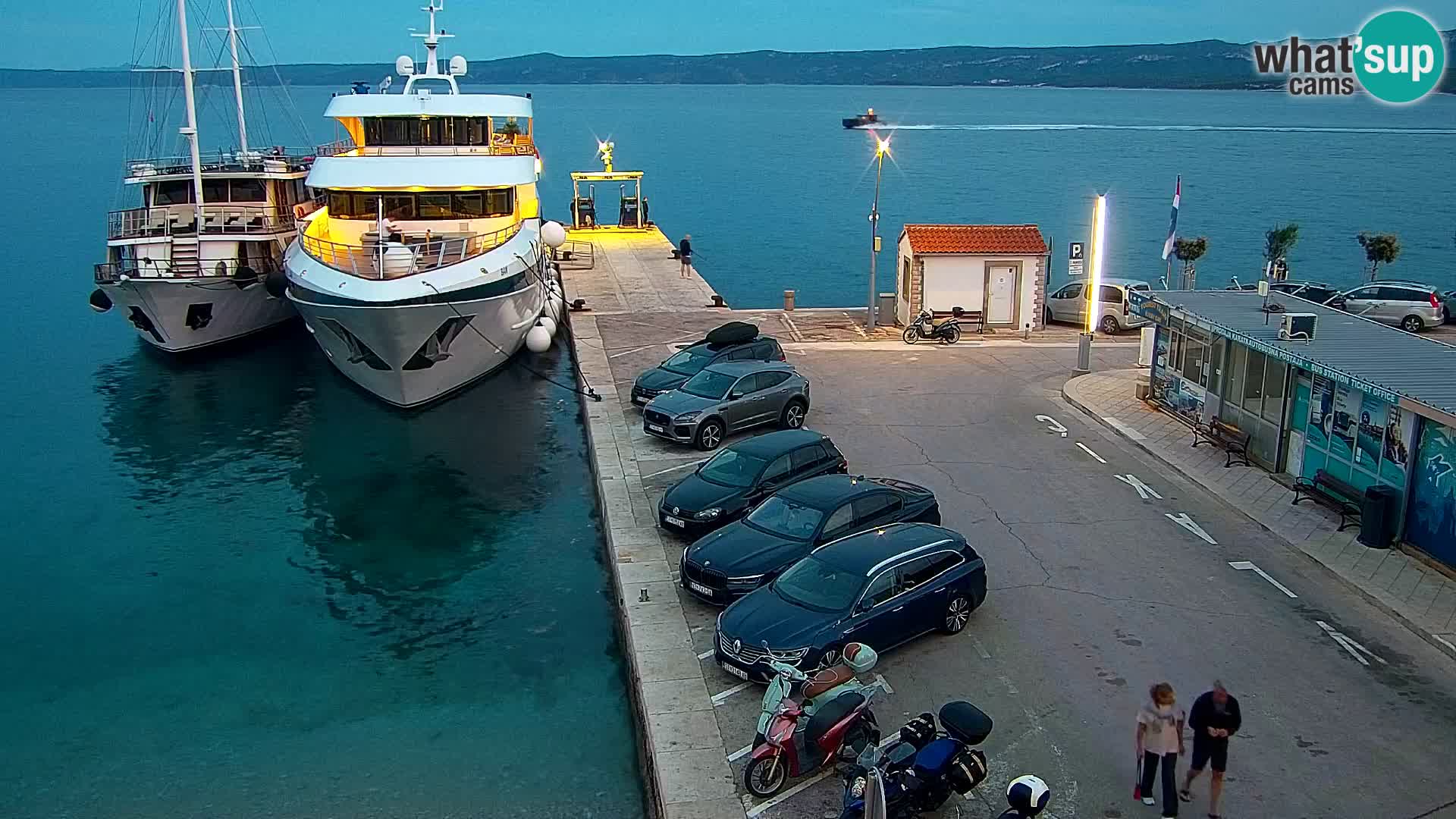 Webcam Bol Centro e Marina – Vista live dal porto di Bol