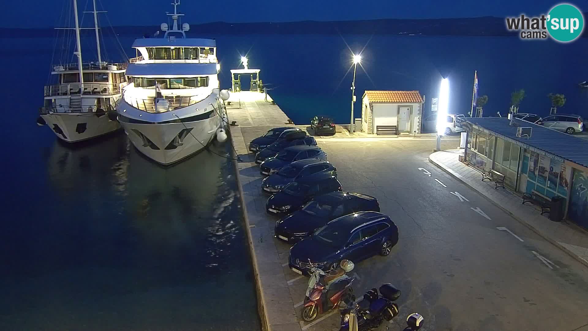Webcam Bol Centro e Marina – Vista live dal porto di Bol