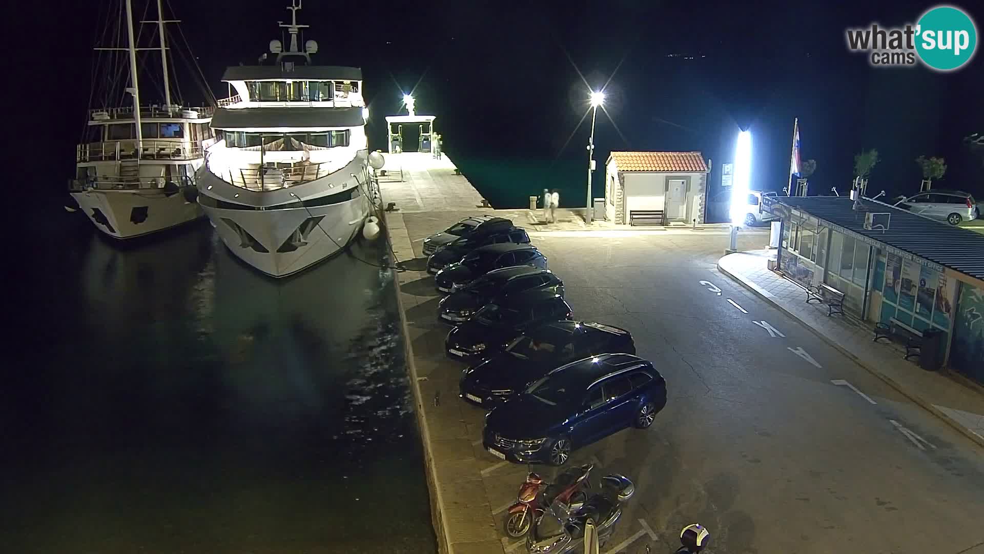 Webcam Bol Centro e Marina – Vista live dal porto di Bol