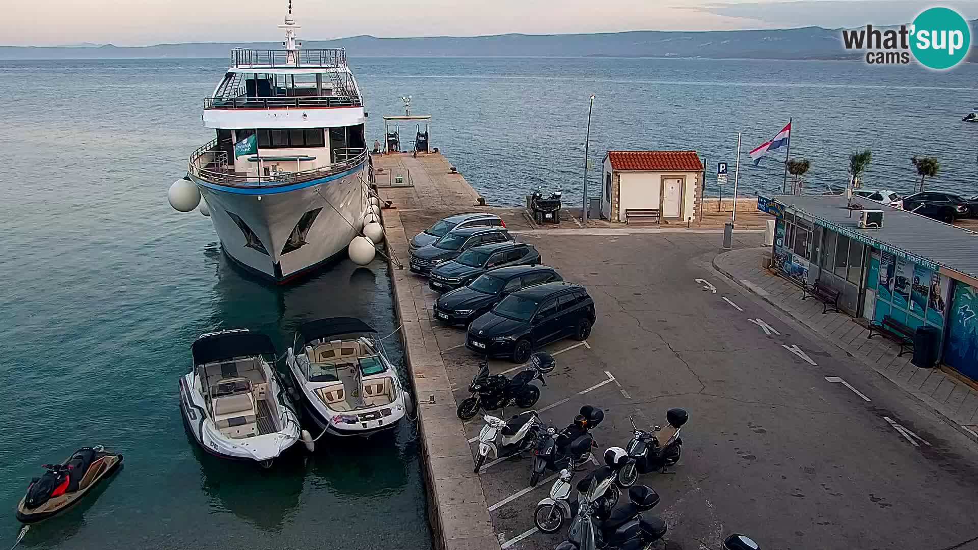Webcam Bol Town Center & Marina – Live View from Bol, Brač