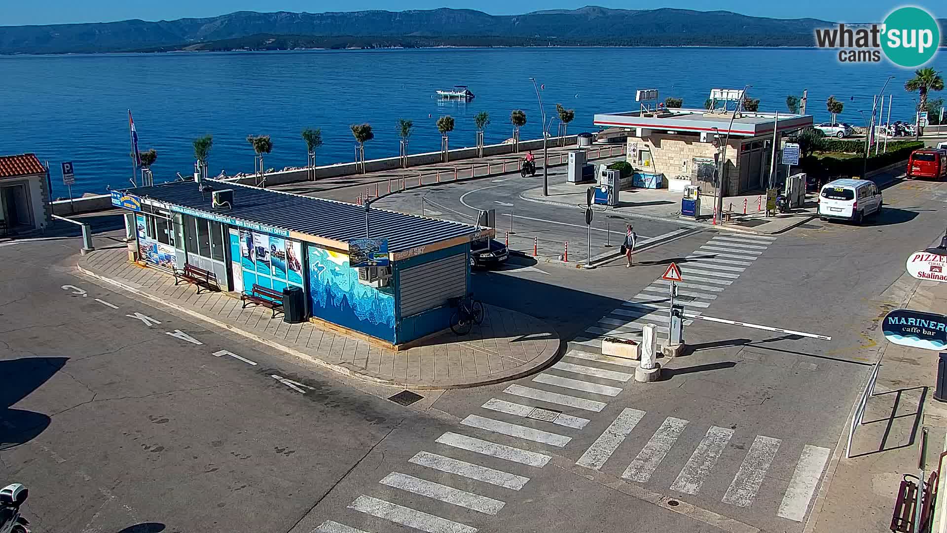 Web kamera Bol – Centar mjesta i marina | Pogled uživo