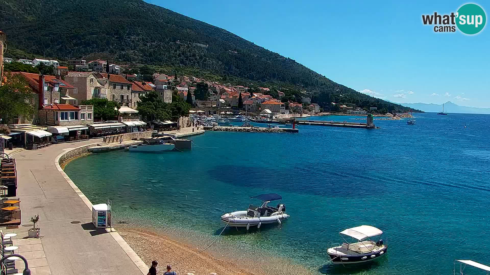 Web kamera Bol – Centar mjesta i marina | Pogled uživo