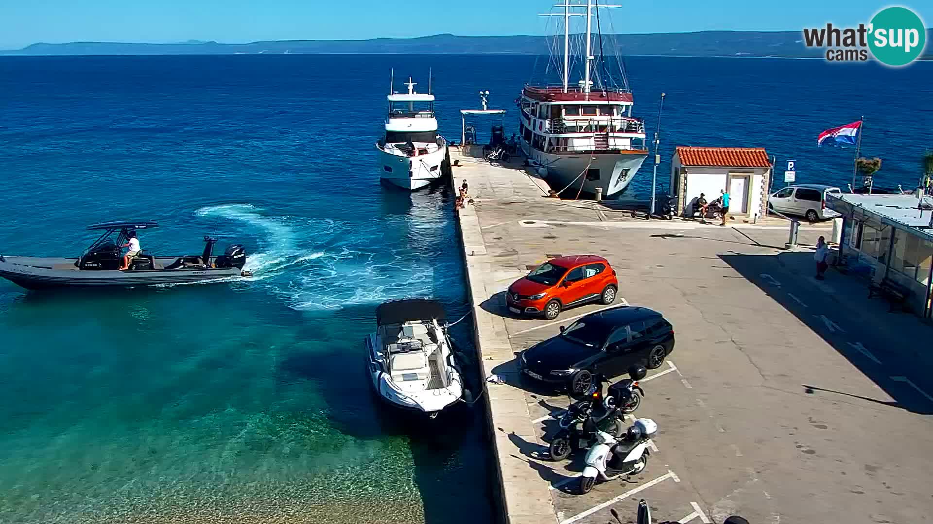 Webcam Bol Centro e Marina – Vista live dal porto di Bol