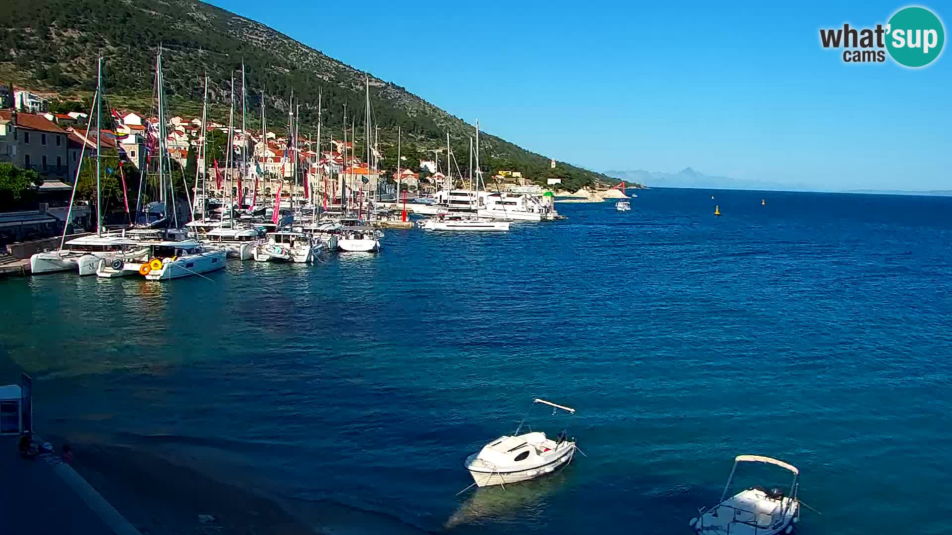 Webcam Bol Centro e Marina – Vista live dal porto di Bol