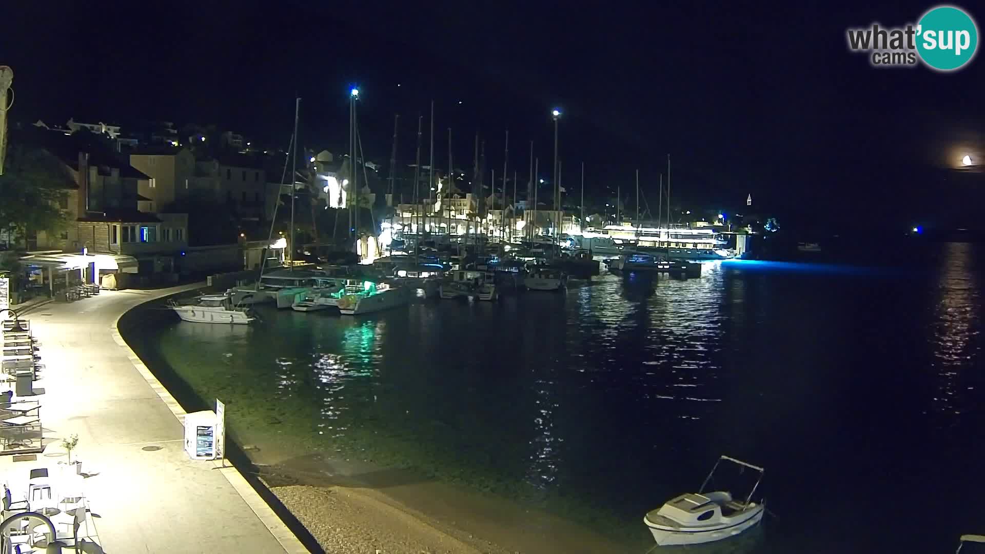 Webcam Bol Centro e Marina – Vista live dal porto di Bol