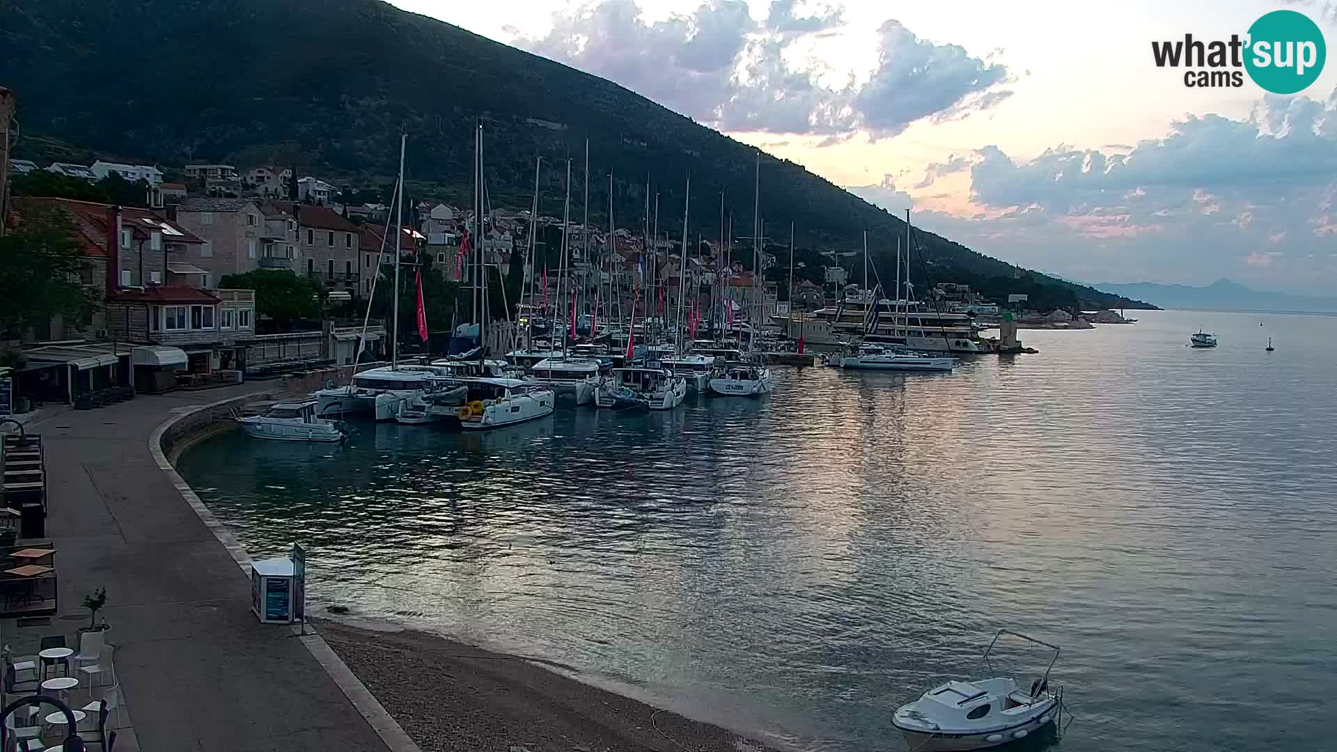 Webcam Bol Centro e Marina – Vista live dal porto di Bol