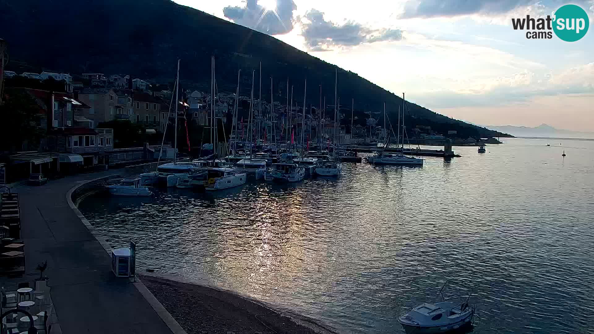 Webcam Bol Centro e Marina – Vista live dal porto di Bol