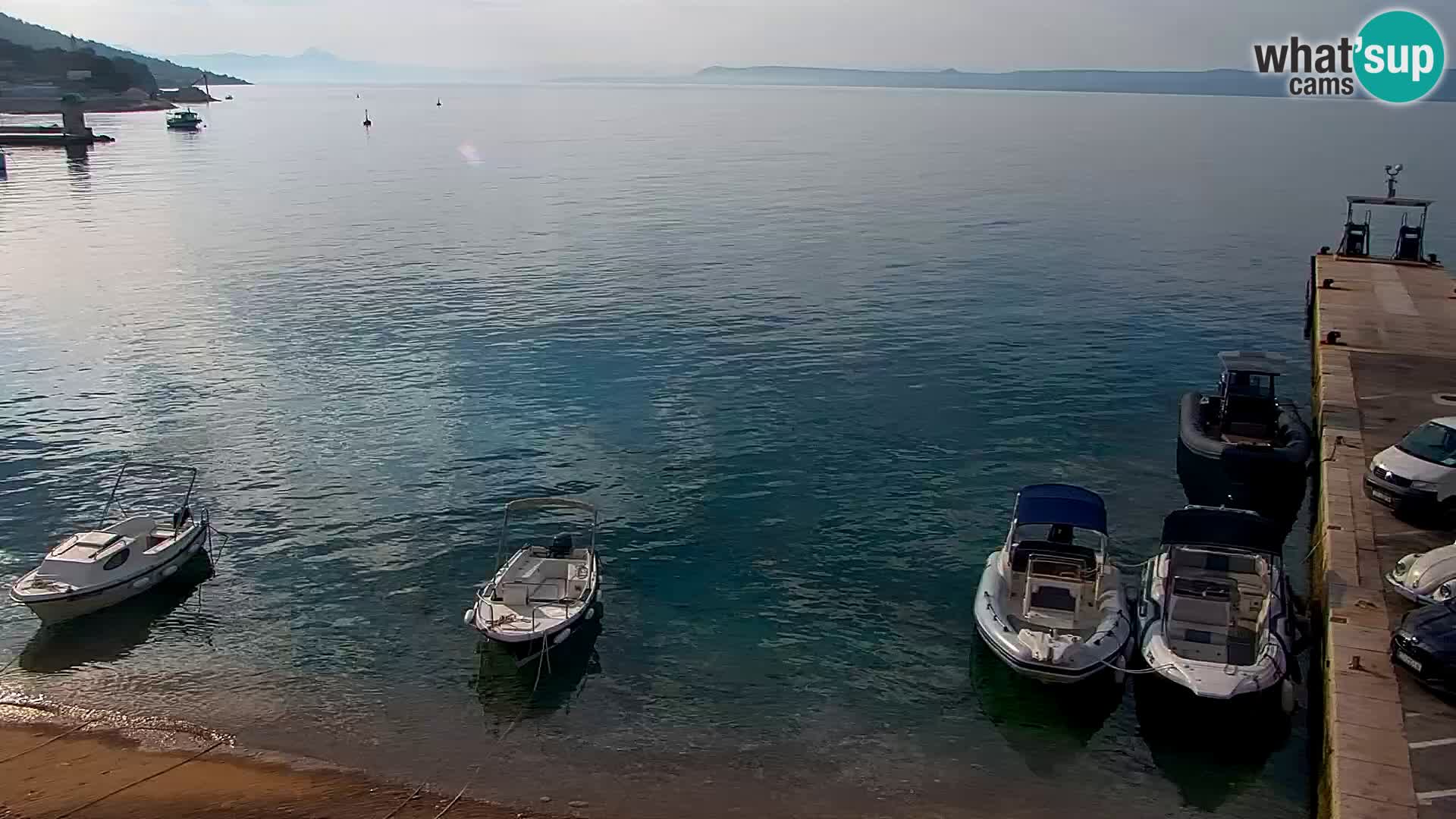 Web kamera Bol – Centar mjesta i marina | Pogled uživo
