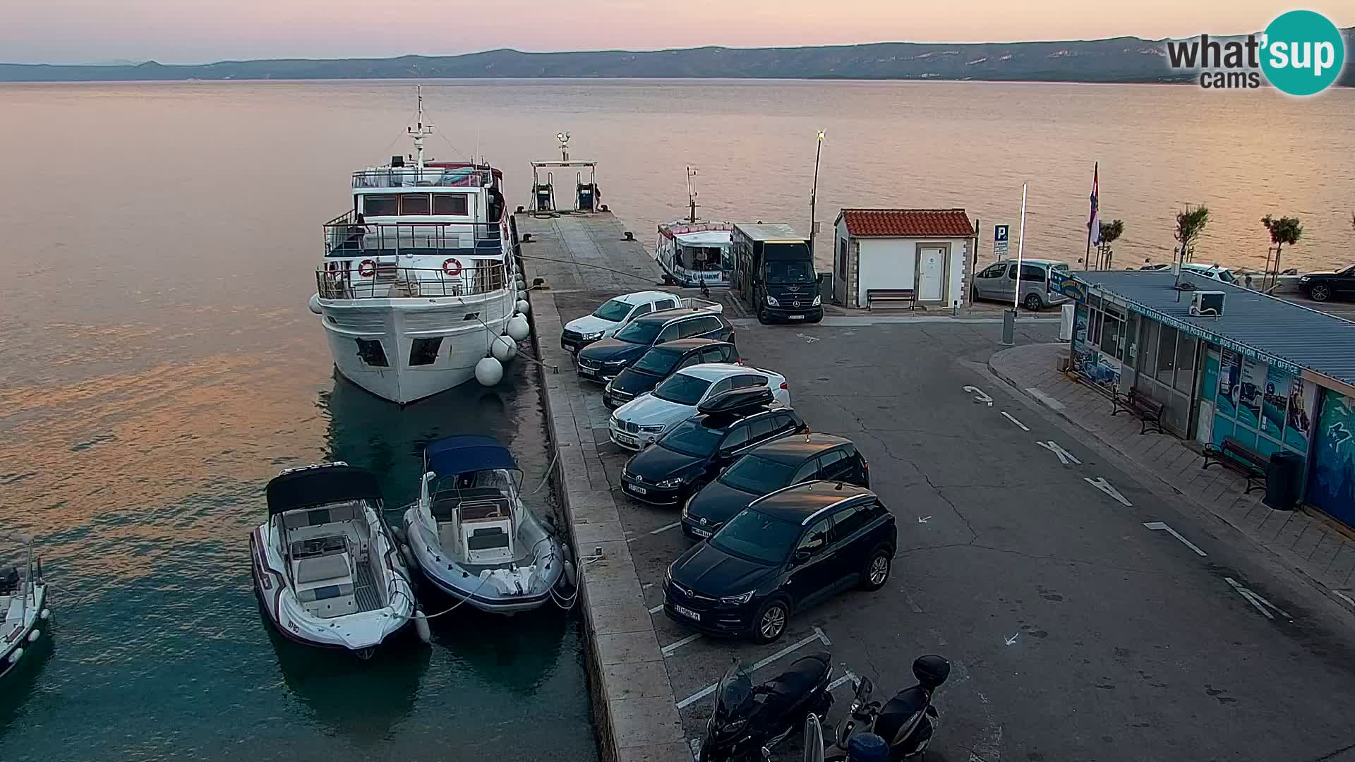 Webcam Bol Town Center & Marina – Live View from Bol, Brač