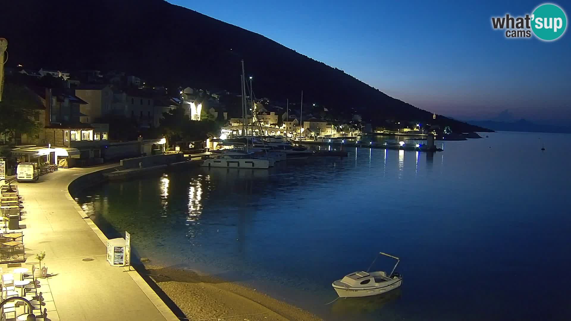 Webcam Bol Centro e Marina – Vista live dal porto di Bol