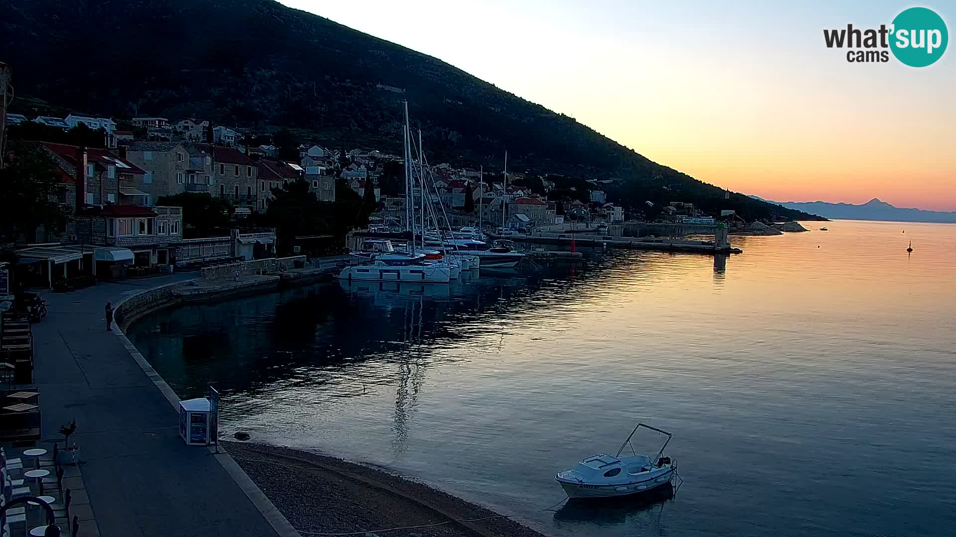 Webcam Bol Centro e Marina – Vista live dal porto di Bol
