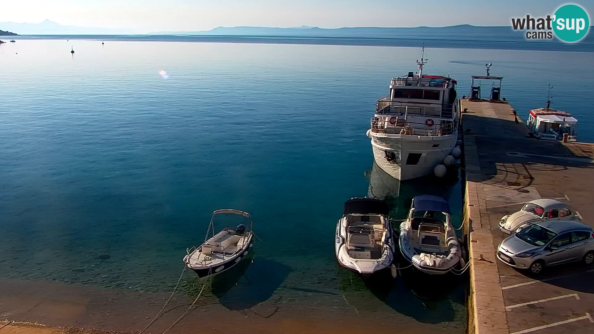 Web kamera Bol – Centar mjesta i marina | Pogled uživo